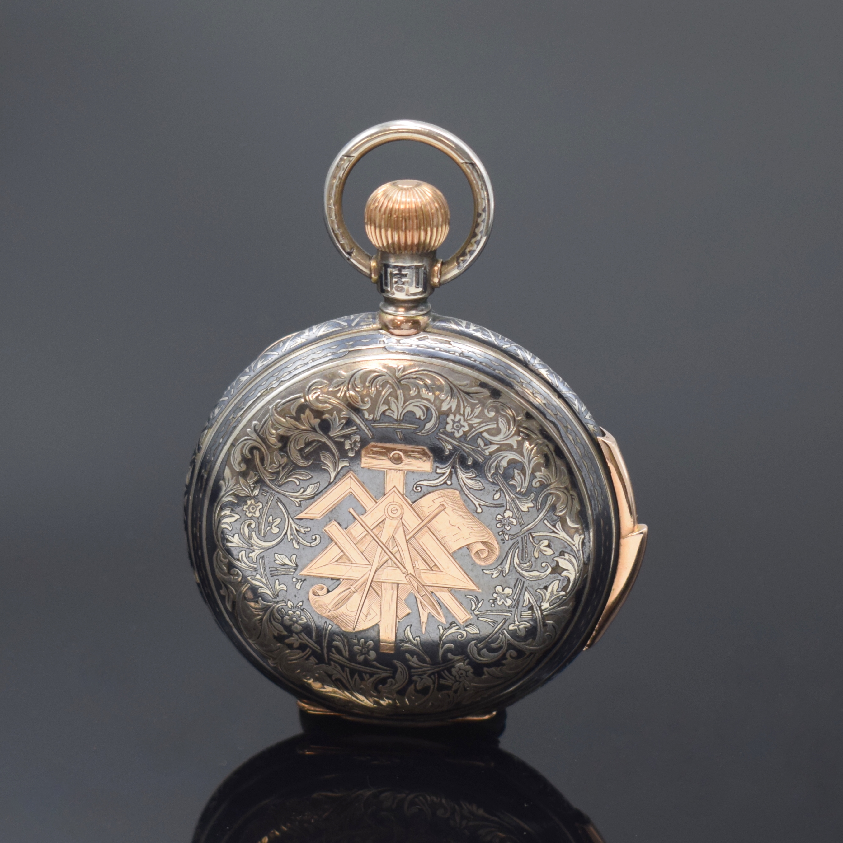 Detail b: Große Tulasilber Herrensavonette mit 1/4- Stunden Repetition, Schweiz um 1880, Gold- montiertes Geh., florale Tula-Einlagen teilw. besch., im ...