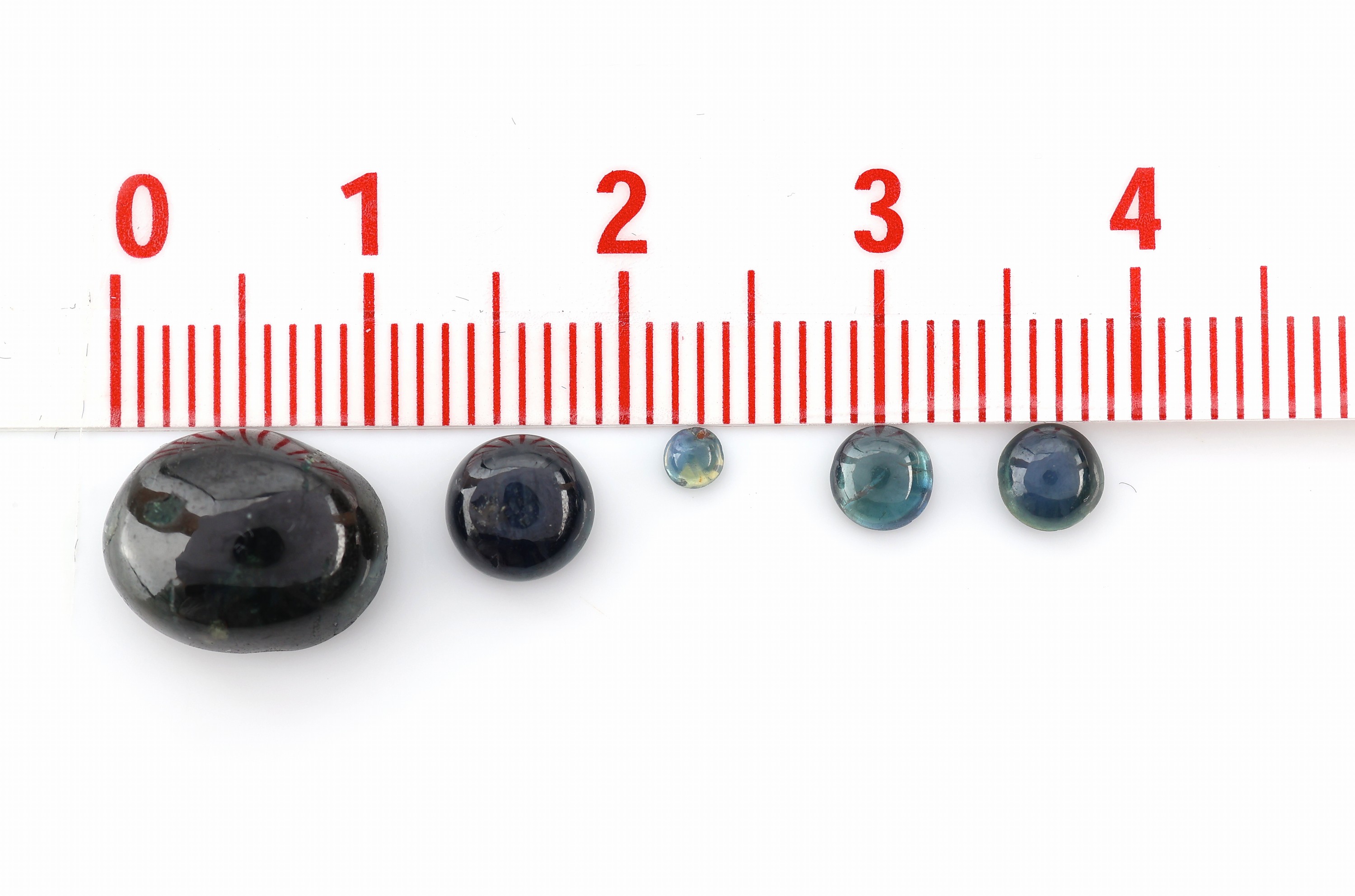 Detail a: Lot lose Saphire, zus. ca. 70.44 ct, Cabochons in versch. Größen, Formen und Farbnuancen