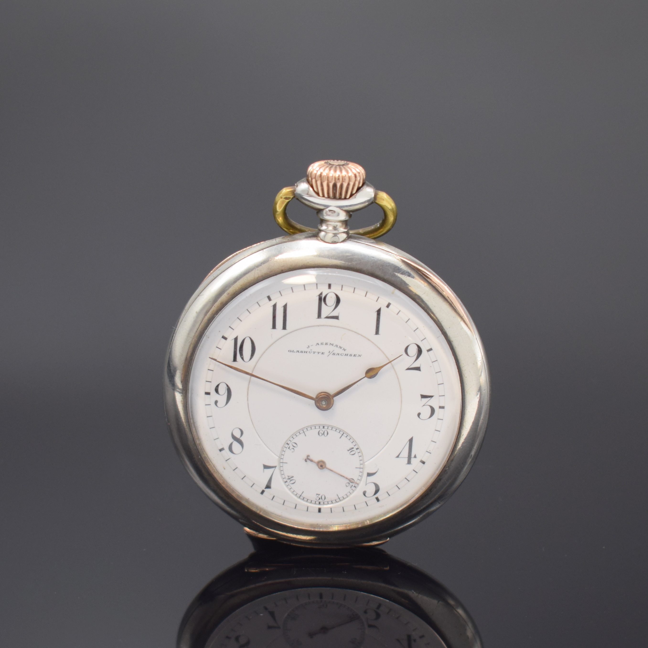 J. ASSMANN Glashütte offene Taschenuhr in Silber, Deutschland um 1915, guill. Geh. berieb., Goldscharniere, 3-tlg. Emailzifferbl., gold. ...