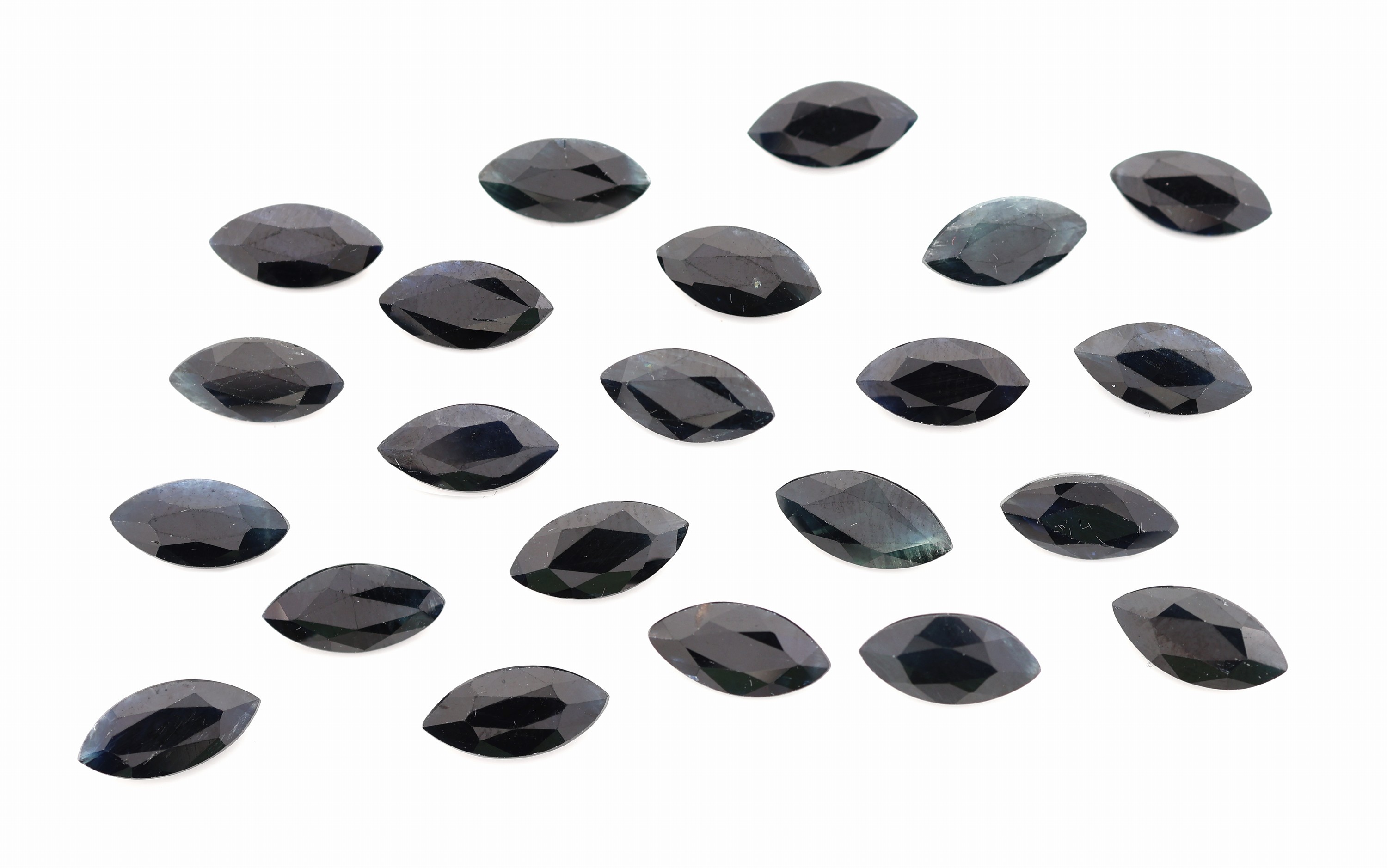 Lot lose Saphire, zus. ca. 29.28 ct, Navettes in versch. Größen
