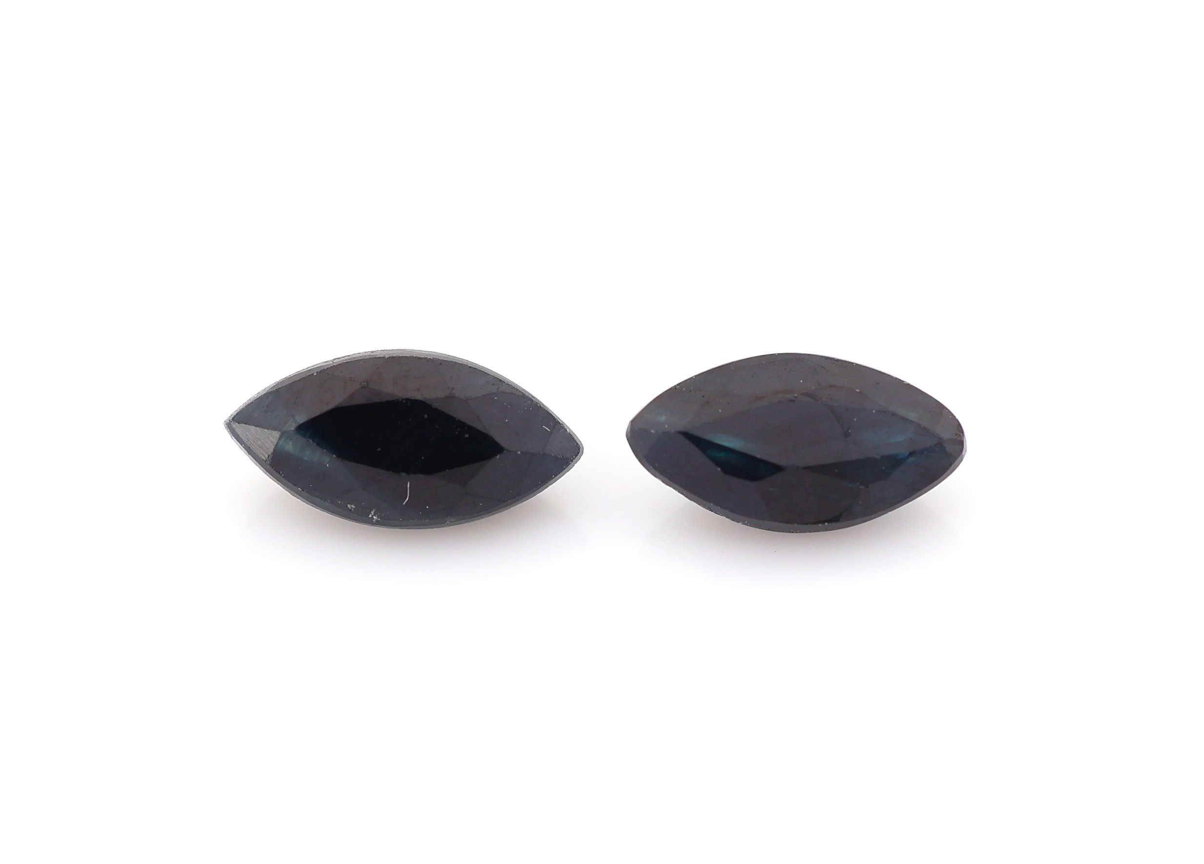 Detail a: Lot lose Saphire, zus. ca. 28.78 ct, facett. Navettes