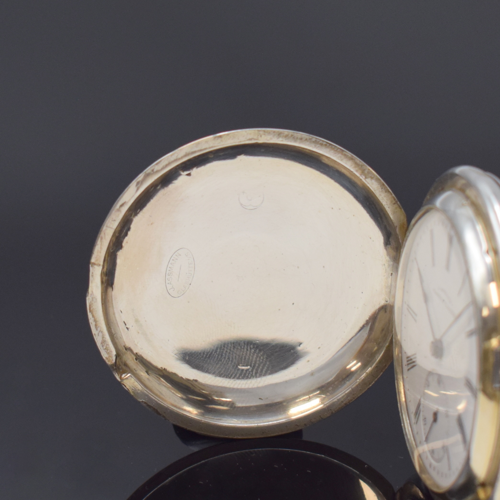 Detail a: J. ASSMANN Glashütte Herrensavonette in Silber, Deutschland um 1905, guill. Geh., Goldscharniere, 2-tlg. Emailzifferbl., röm. Zahlen, gebl. ...