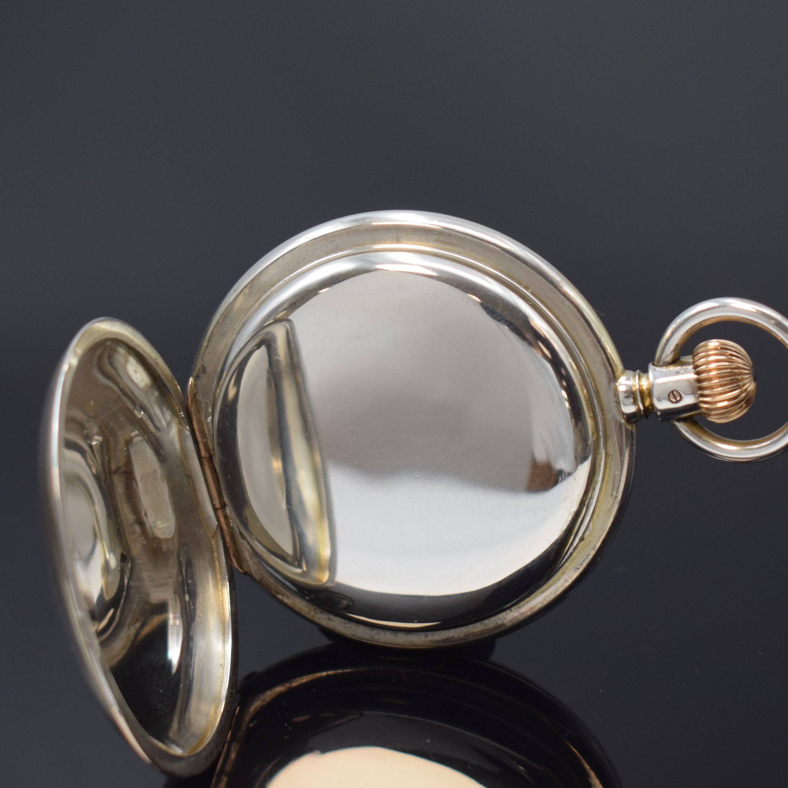 Detail e: J. ASSMANN Glashütte Herrensavonette in Silber, Deutschland um 1905, guill. Geh., Goldscharniere, 2-tlg. Emailzifferbl., röm. Zahlen, gebl. ...