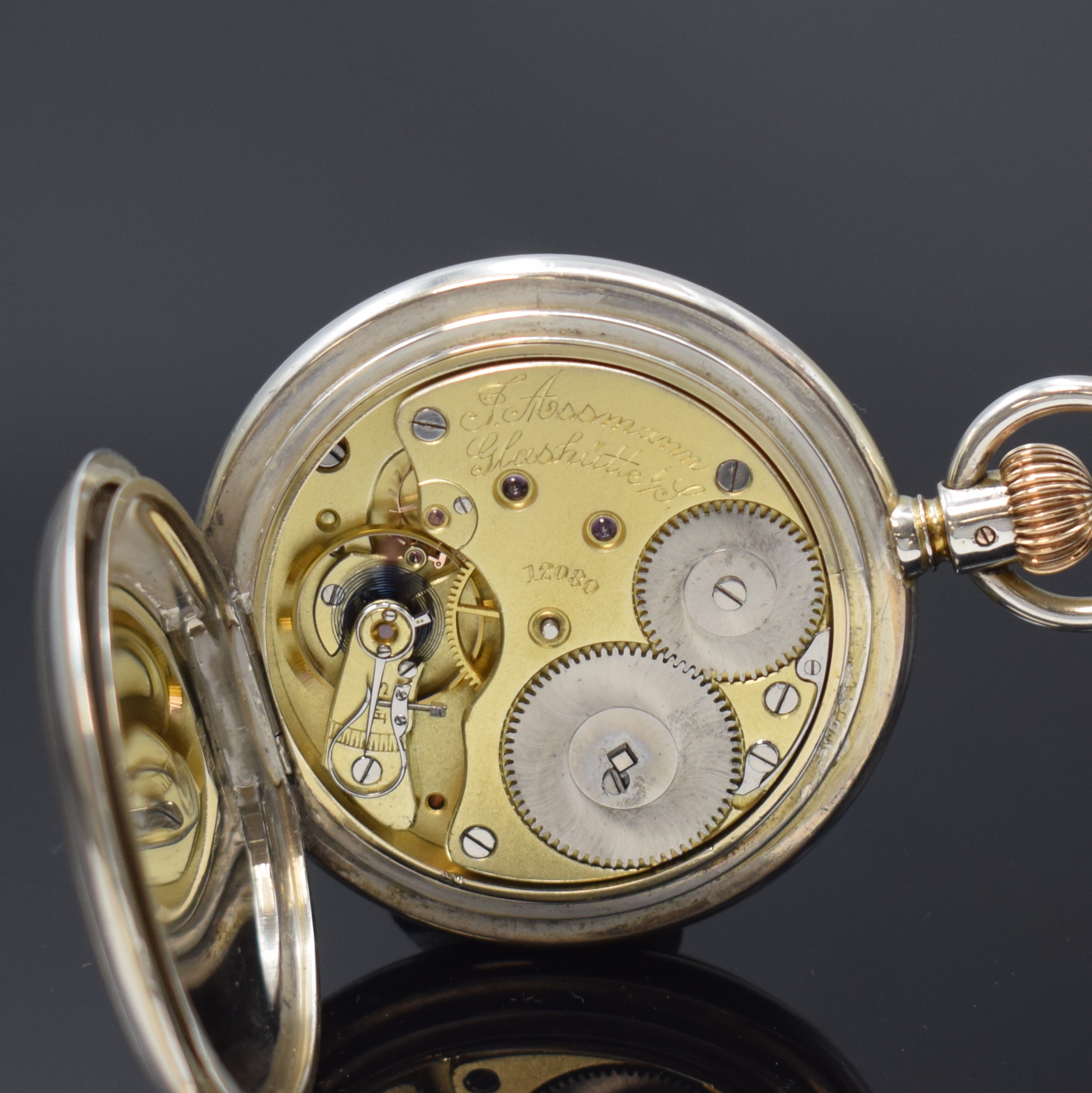 Detail g: J. ASSMANN Glashütte Herrensavonette in Silber, Deutschland um 1905, guill. Geh., Goldscharniere, 2-tlg. Emailzifferbl., röm. Zahlen, gebl. ...