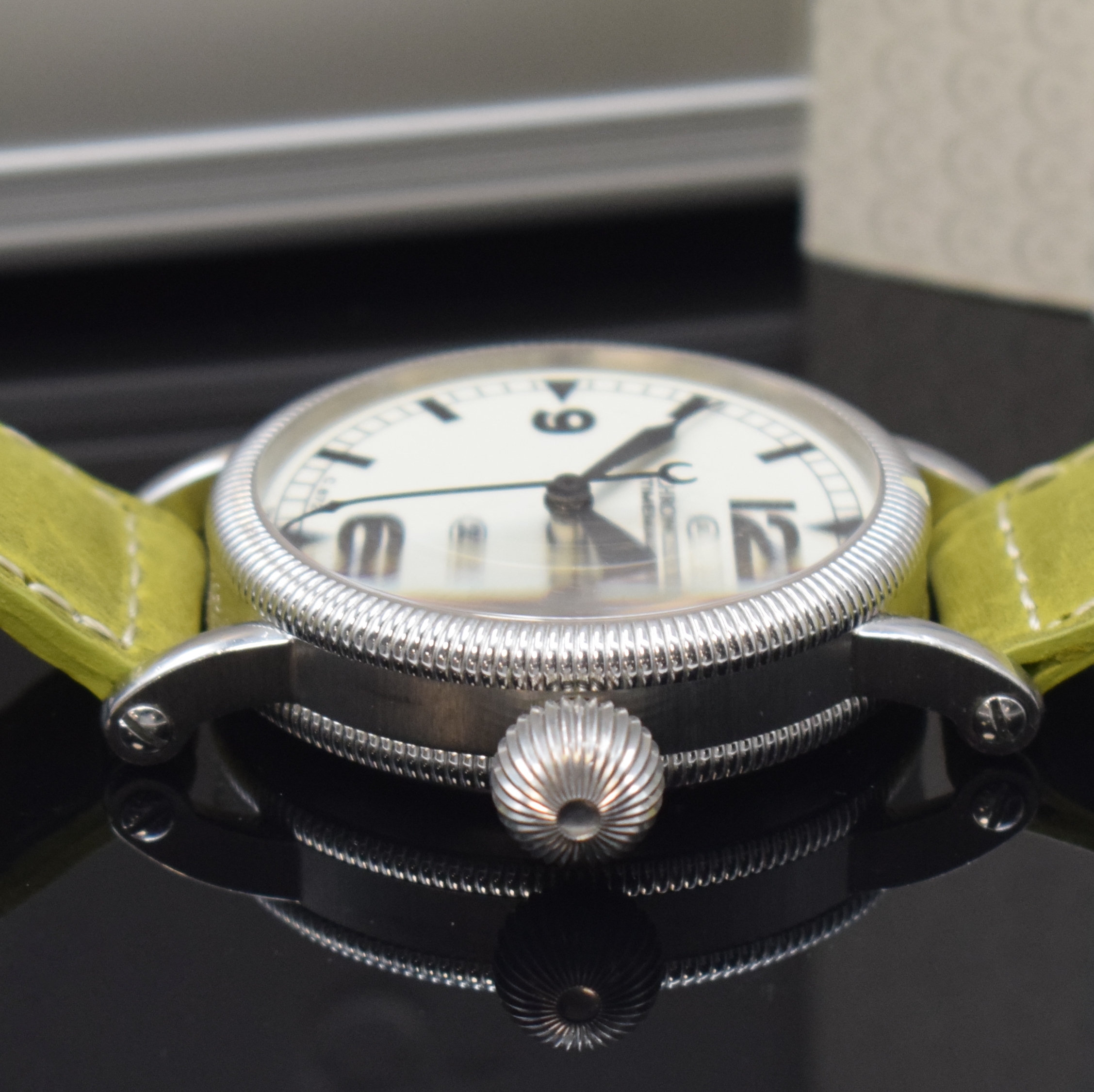 Detail b: CHRONOSWISS Timemaster 44 Armbanduhr Referenz CH 6233 in Stahl, Schweiz um 2006, Handaufzug, beids. vergl. Geh. m. Widmungsgravur, Boden verschr., ...