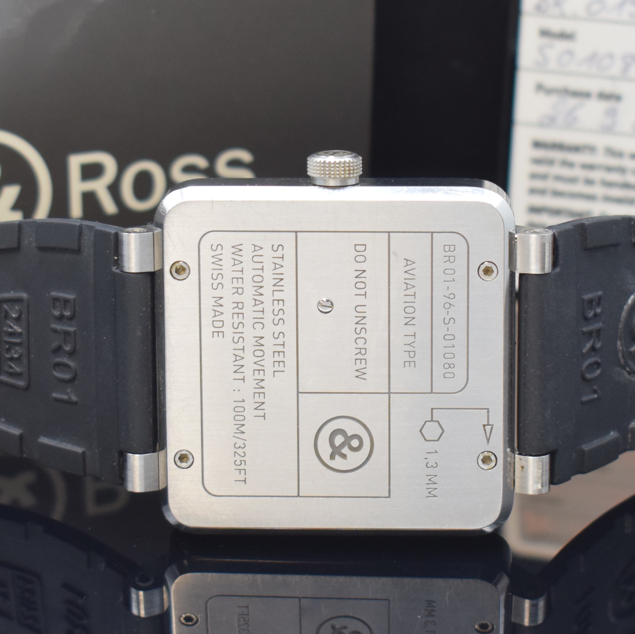 Detail d: BELL & ROSS BR01-96 Herrenarmbanduhr in Stahl, Schweiz um 2010, Automatik, großes quadrat. Geh., über Lünette 4-fach verschr., schwarz. Zifferbl., ...