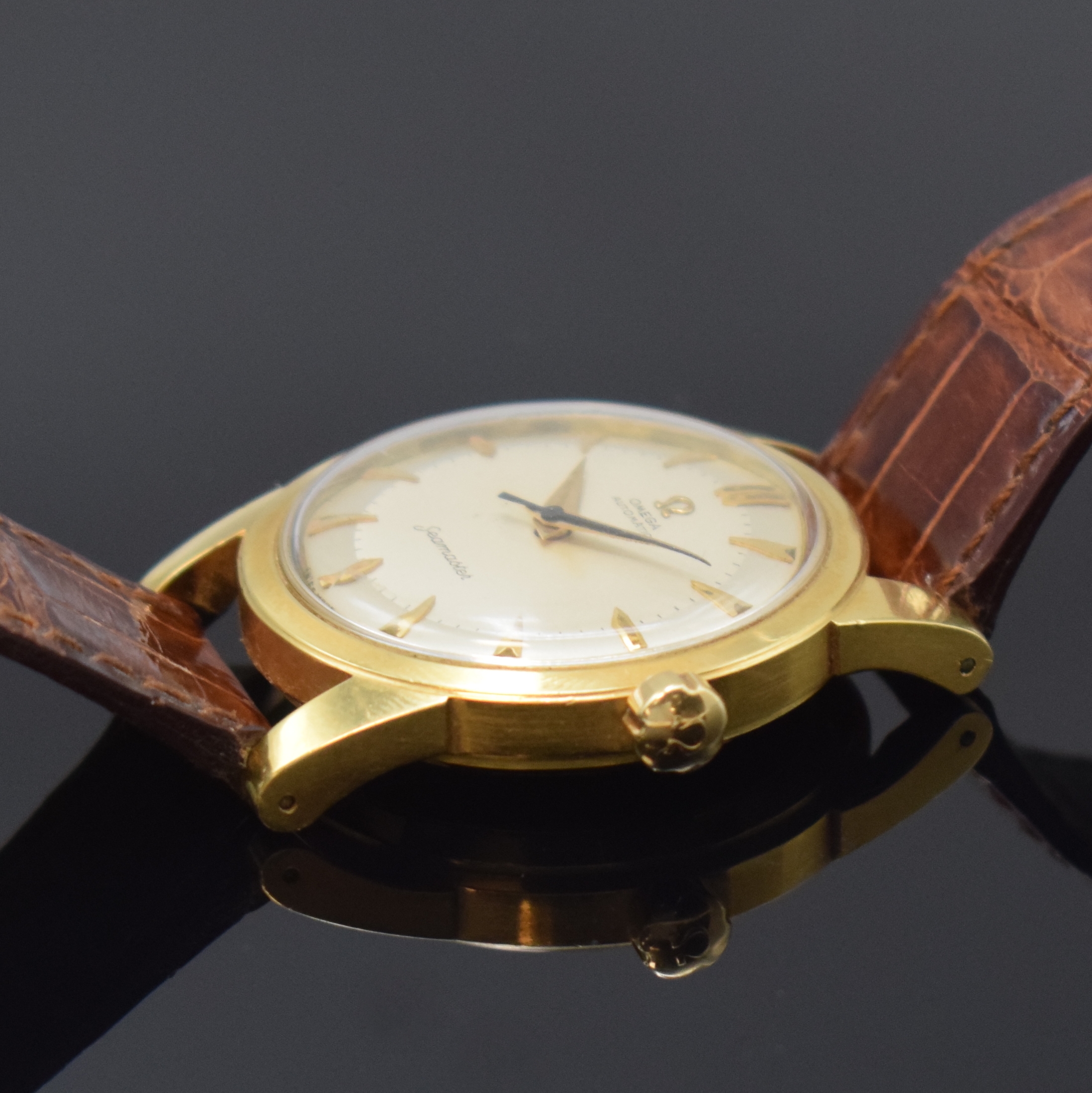 Detail b: OMEGA Seamaster in GG 750/000 Referenz 2577 / 2520 SC, Hammerautomatik, Schweiz um 1953, Boden verschr., silb. Duoton-Zifferbl. m. aufgel. Indizes ...