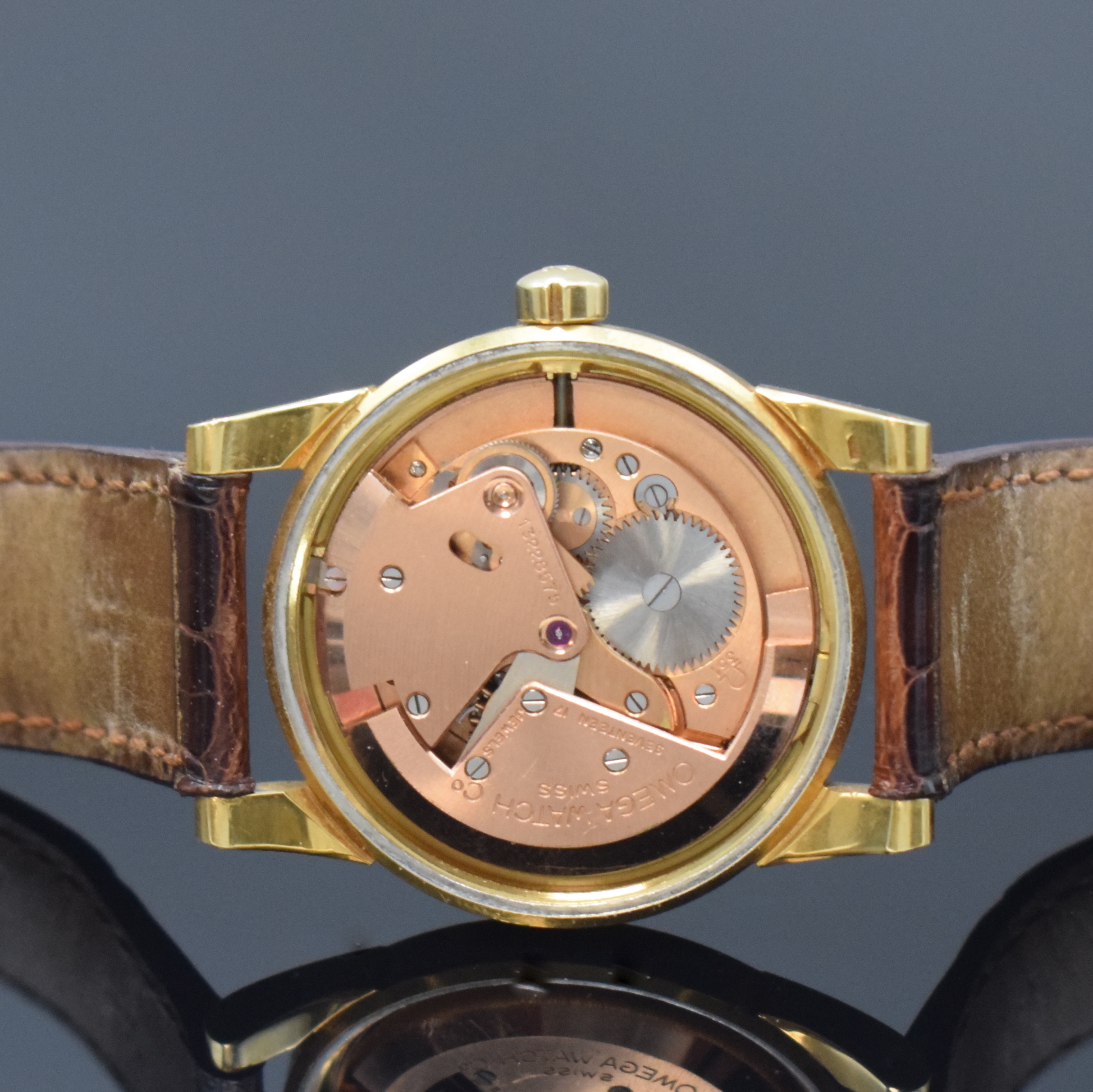 Detail d: OMEGA Seamaster in GG 750/000 Referenz 2577 / 2520 SC, Hammerautomatik, Schweiz um 1953, Boden verschr., silb. Duoton-Zifferbl. m. aufgel. Indizes ...