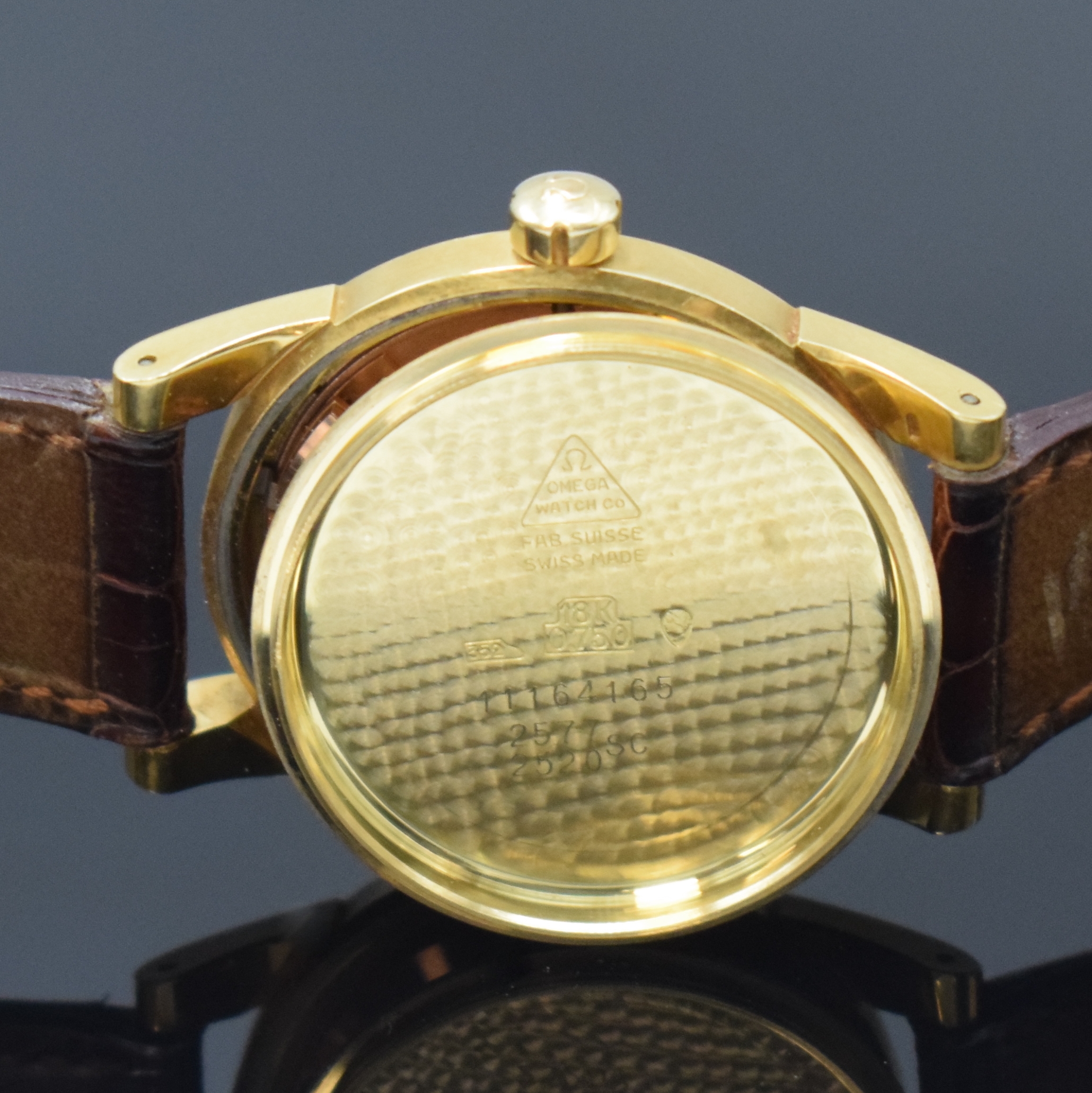 Detail e: OMEGA Seamaster in GG 750/000 Referenz 2577 / 2520 SC, Hammerautomatik, Schweiz um 1953, Boden verschr., silb. Duoton-Zifferbl. m. aufgel. Indizes ...