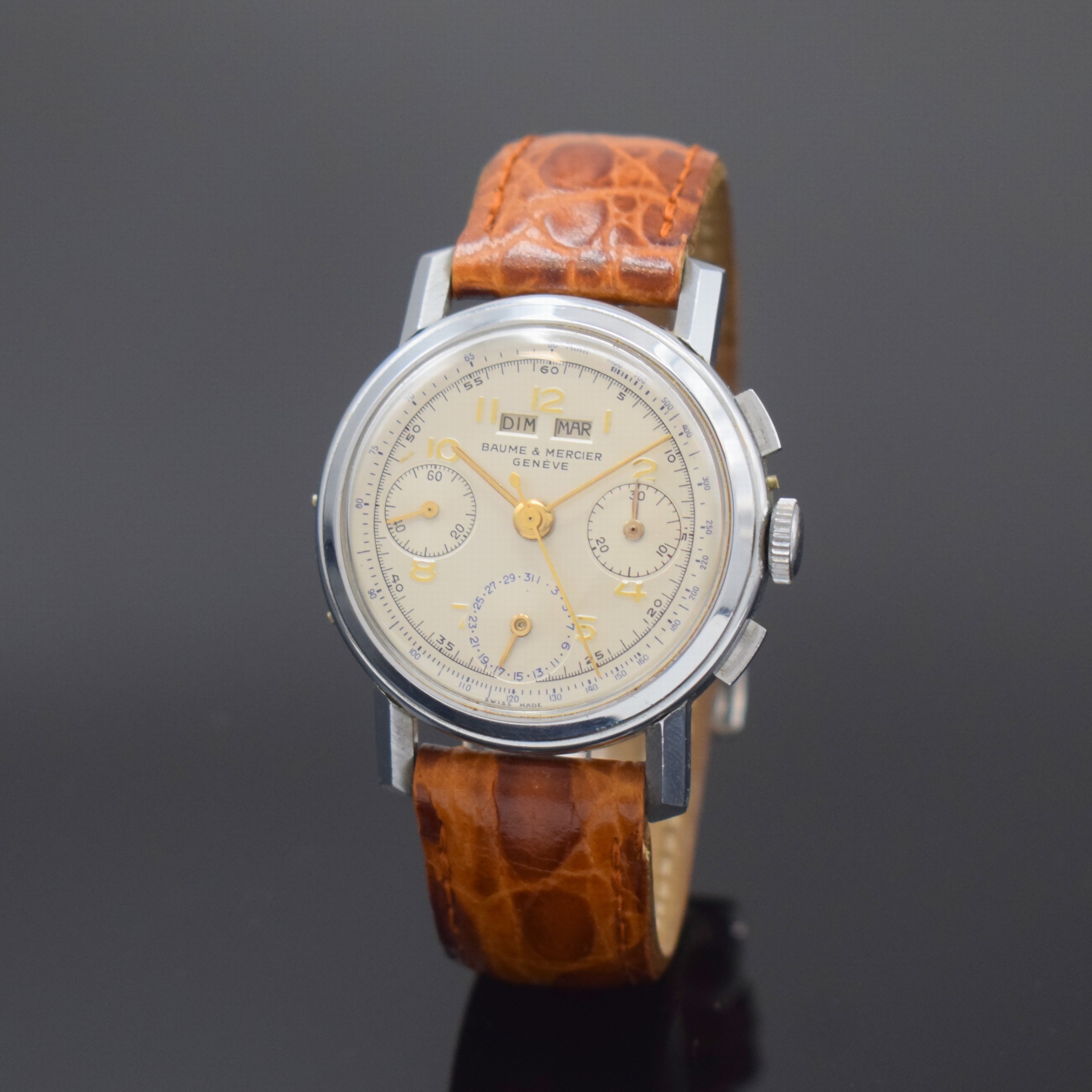 BAUME & MERCIER Armbandchronograph, Schweiz um 1945, Geh. verchr., Edelstahlboden aufgedr., Zifferbl. rest./fl., Vollkalender außer Mondphase, ...