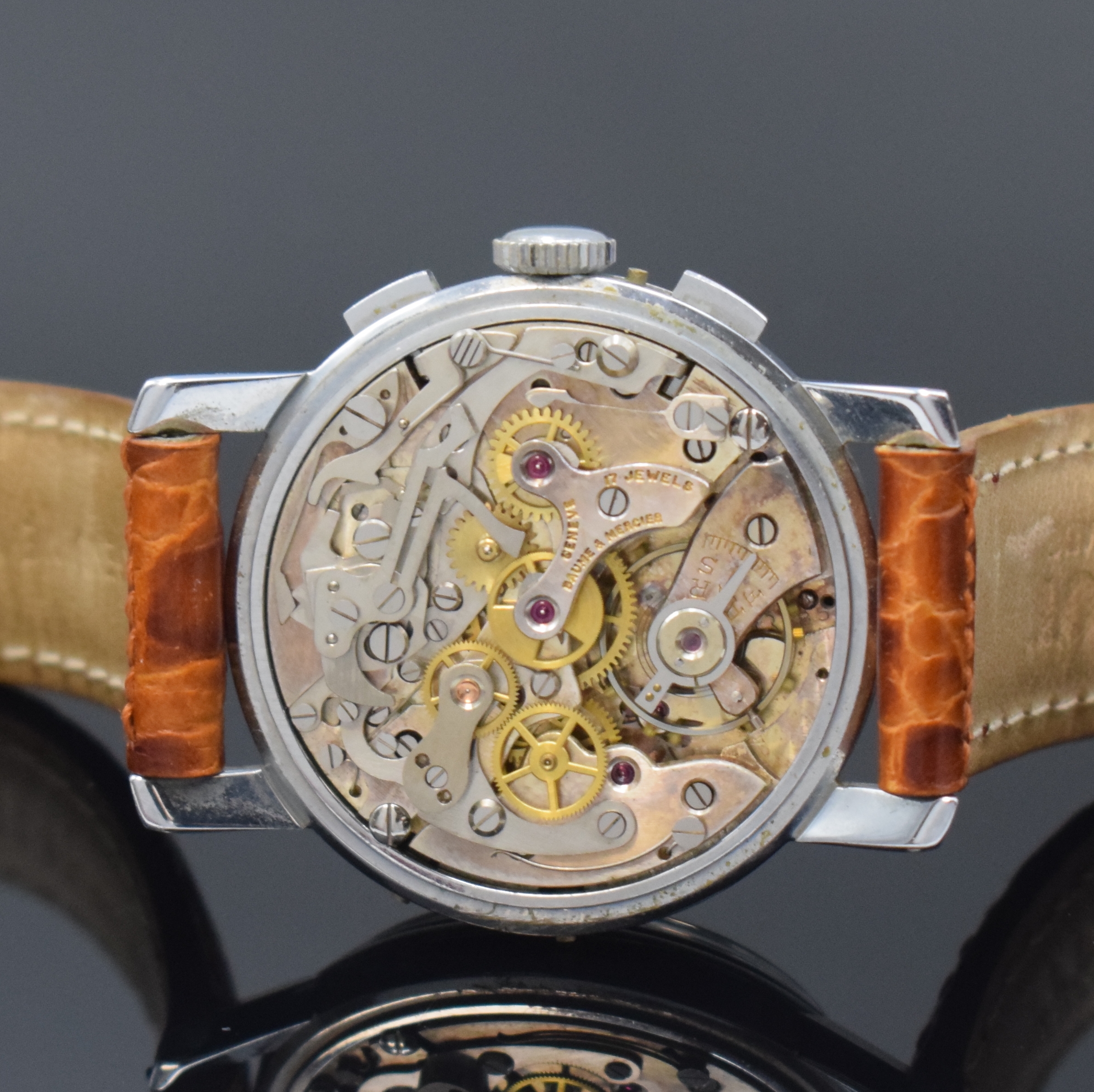 Detail e: BAUME & MERCIER Armbandchronograph, Schweiz um 1945, Geh. verchr., Edelstahlboden aufgedr., Zifferbl. rest./fl., Vollkalender außer Mondphase, ...