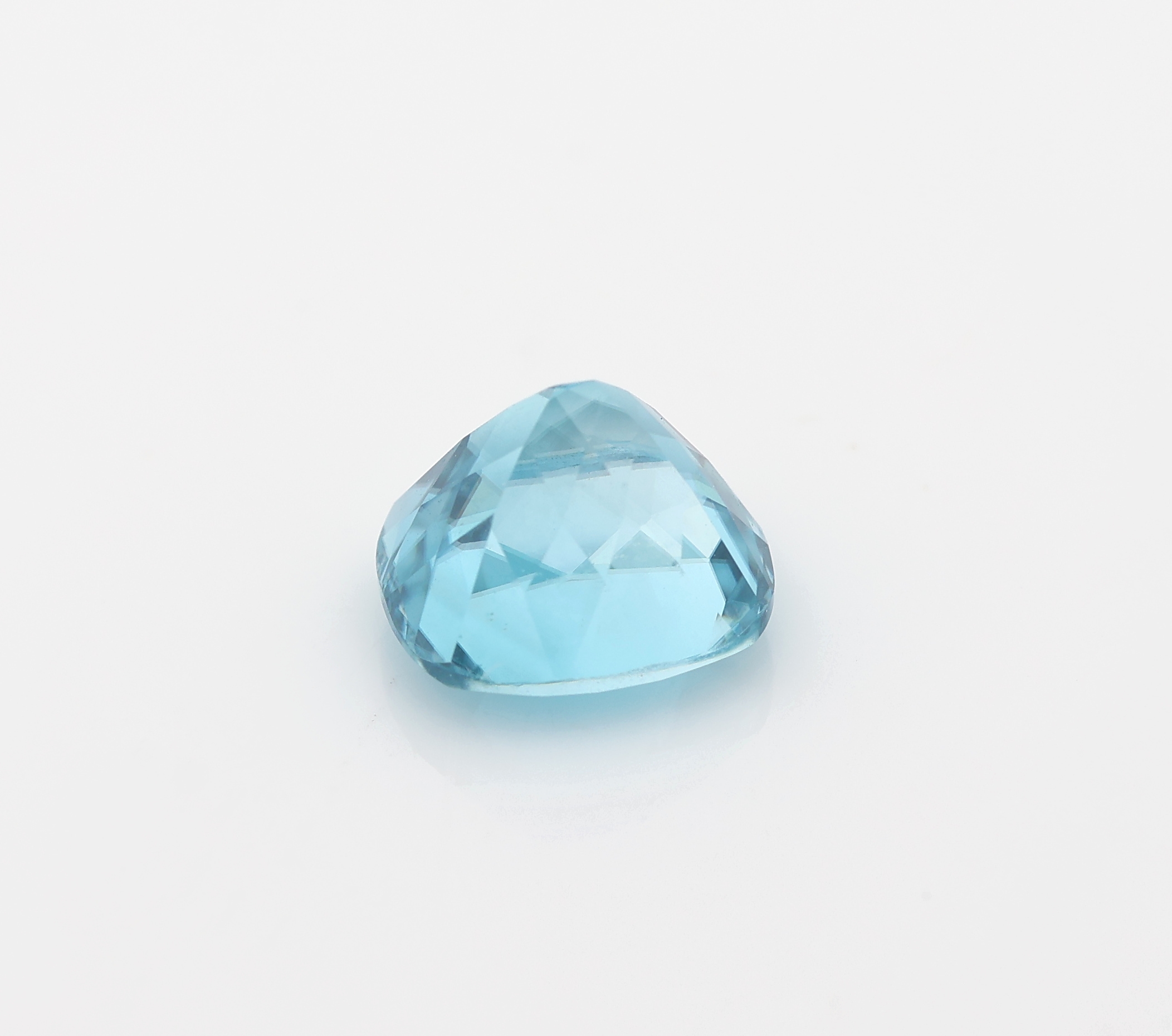 Detail a: Loser Zirkon, ca. 2.61 ct, facett. Kissen