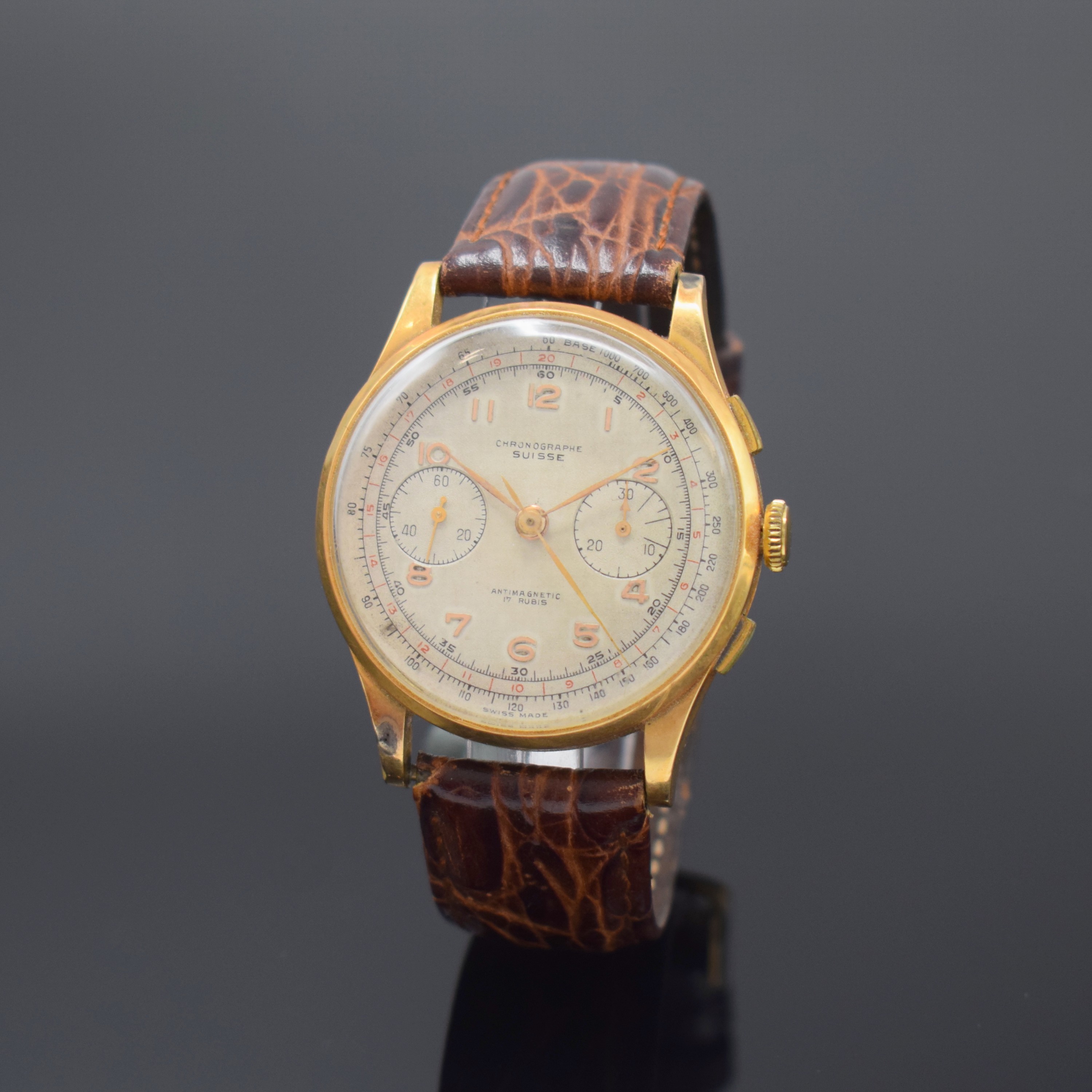 CHRONOGRAPHE SUISSE Herrenarmbanduhr mit Chronograph in RG 750/000, Schweiz um 1950, Handaufzug, 3-teil. Geh. dell., Boden und Glasrand aufgedr., ...