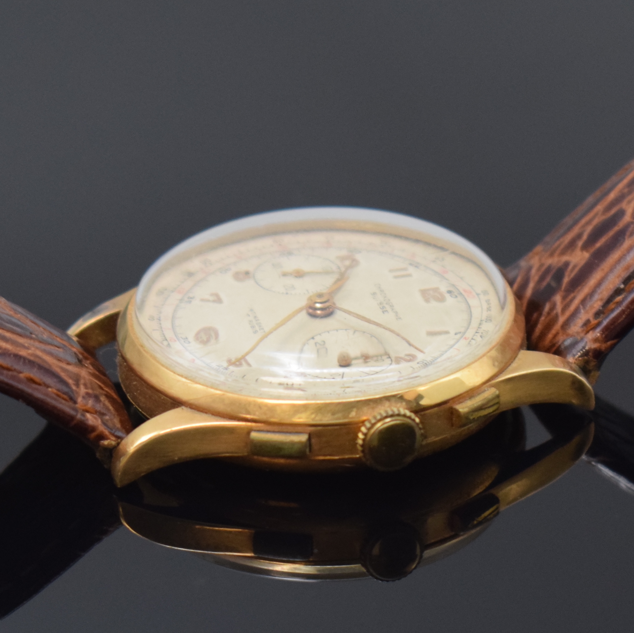 Detail b: CHRONOGRAPHE SUISSE Herrenarmbanduhr mit Chronograph in RG 750/000, Schweiz um 1950, Handaufzug, 3-teil. Geh. dell., Boden und Glasrand aufgedr., ...