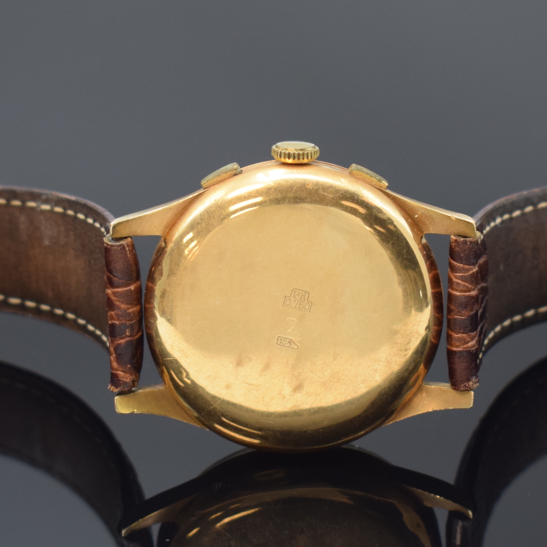 Detail d: CHRONOGRAPHE SUISSE Herrenarmbanduhr mit Chronograph in RG 750/000, Schweiz um 1950, Handaufzug, 3-teil. Geh. dell., Boden und Glasrand aufgedr., ...