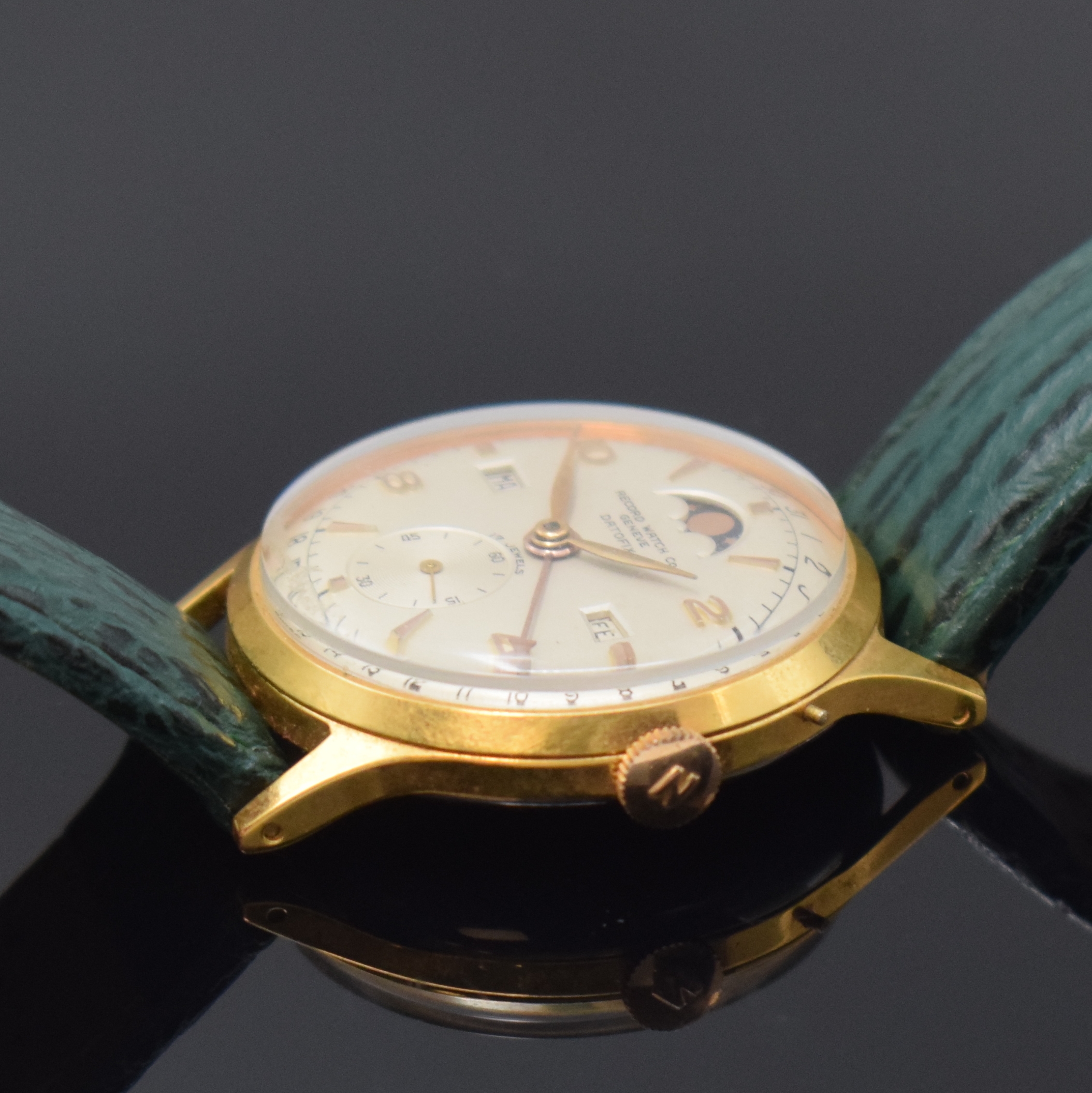 Detail b: RECORD WATCH Datofix Herrenarmbanduhr, Schweiz Mitte 1940er Jahre, Handaufzug, Vollkalenderanzeige inkl. Mondphase, verg. Metallgeh., Edelstahlboden ...