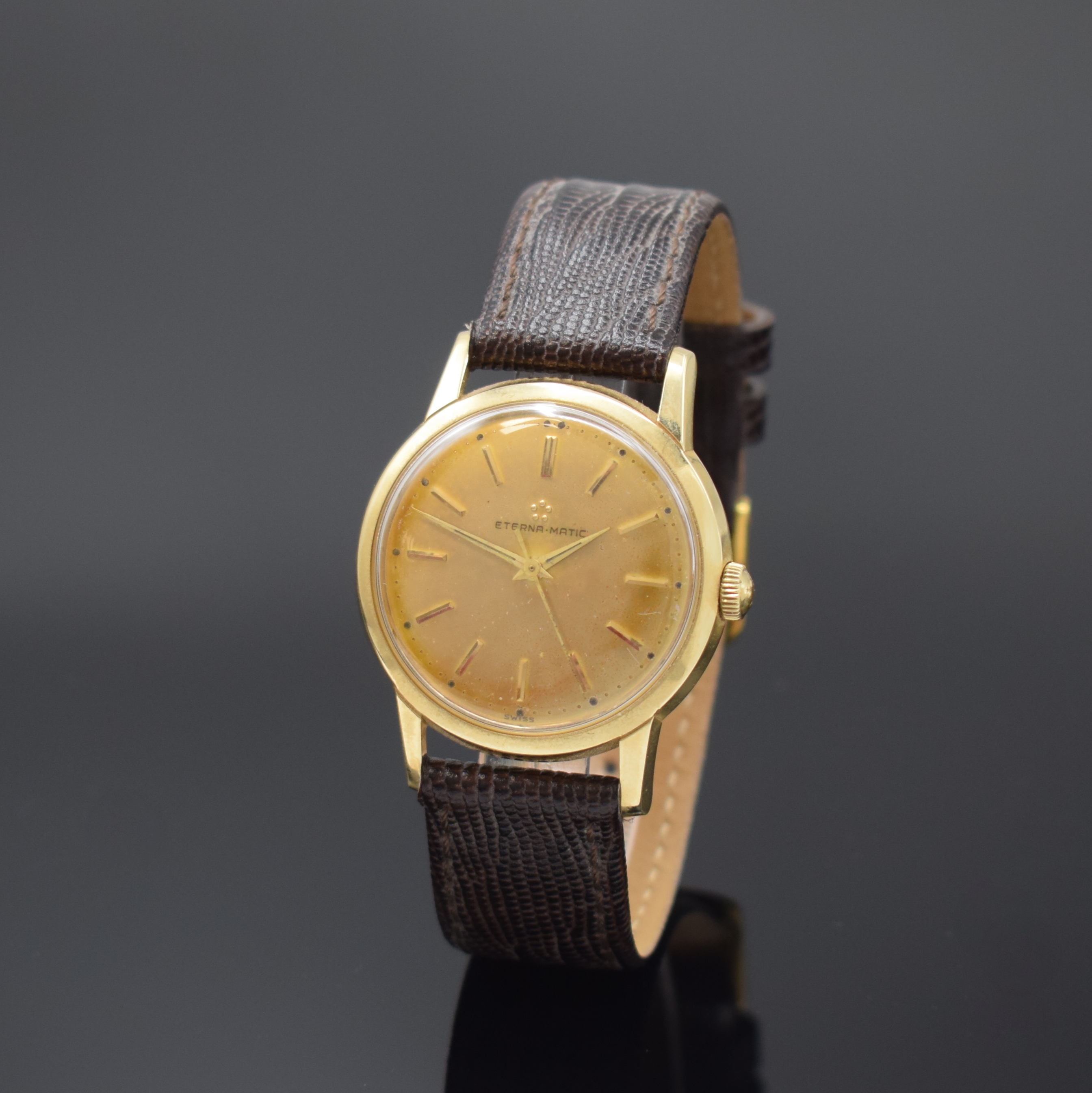 ETERNA-MATIC Armbanduhr in GG 585/000, Schweiz um 1960, Boden verschr., Zifferbl. m. aufges. gold. Indizes altersbed. fl./pat., gold. Zeiger, rhod. ...