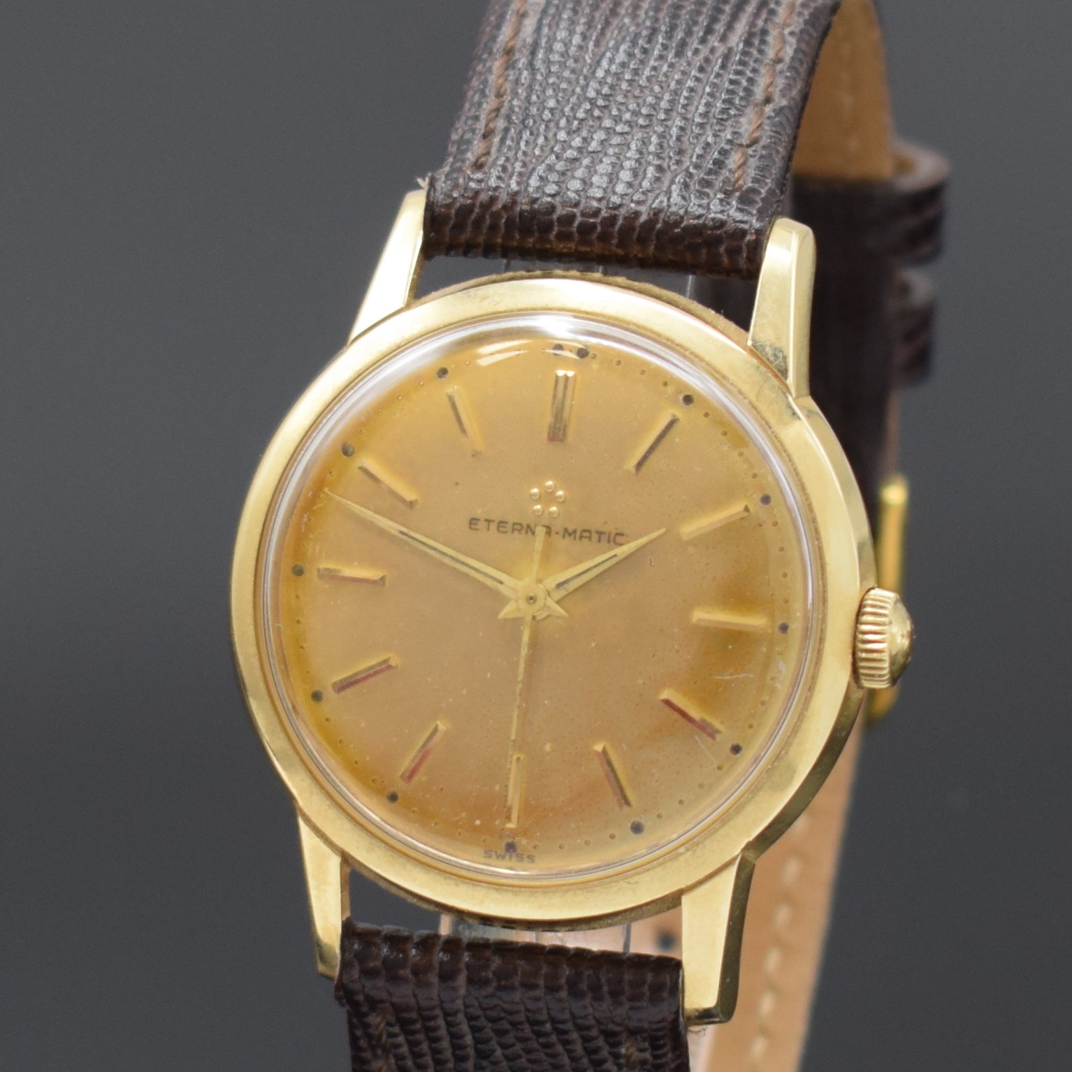 Detail a: ETERNA-MATIC Armbanduhr in GG 585/000, Schweiz um 1960, Boden verschr., Zifferbl. m. aufges. gold. Indizes altersbed. fl./pat., gold. Zeiger, rhod. ...