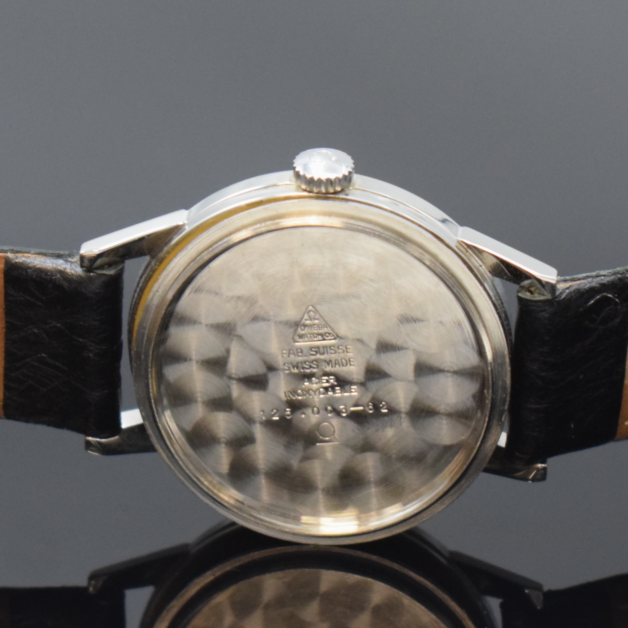 Detail e: OMEGA Seamaster 30 Armbanduhr in Stahl Referenz 125.003-62, Handaufzug, Schweiz um 1962, verschr. Boden m. Seepferdchenlogo, silb. Zifferbl. m. ...