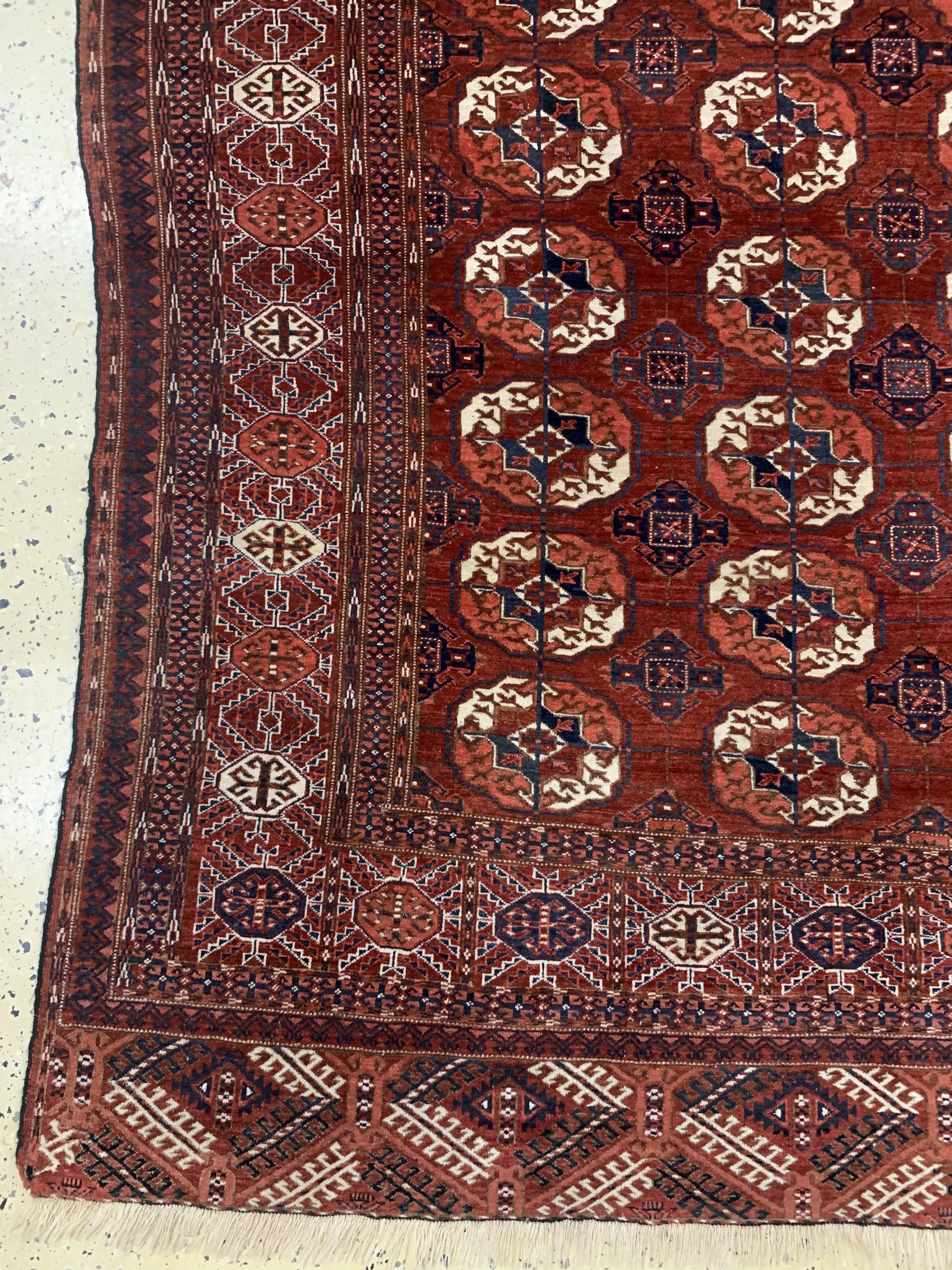 Detail b: Tekke Hauptteppich antik, Turkmenistan, um 1900, Wolle auf Wolle, ca. 294 x 240 cm, EHZ: 3
