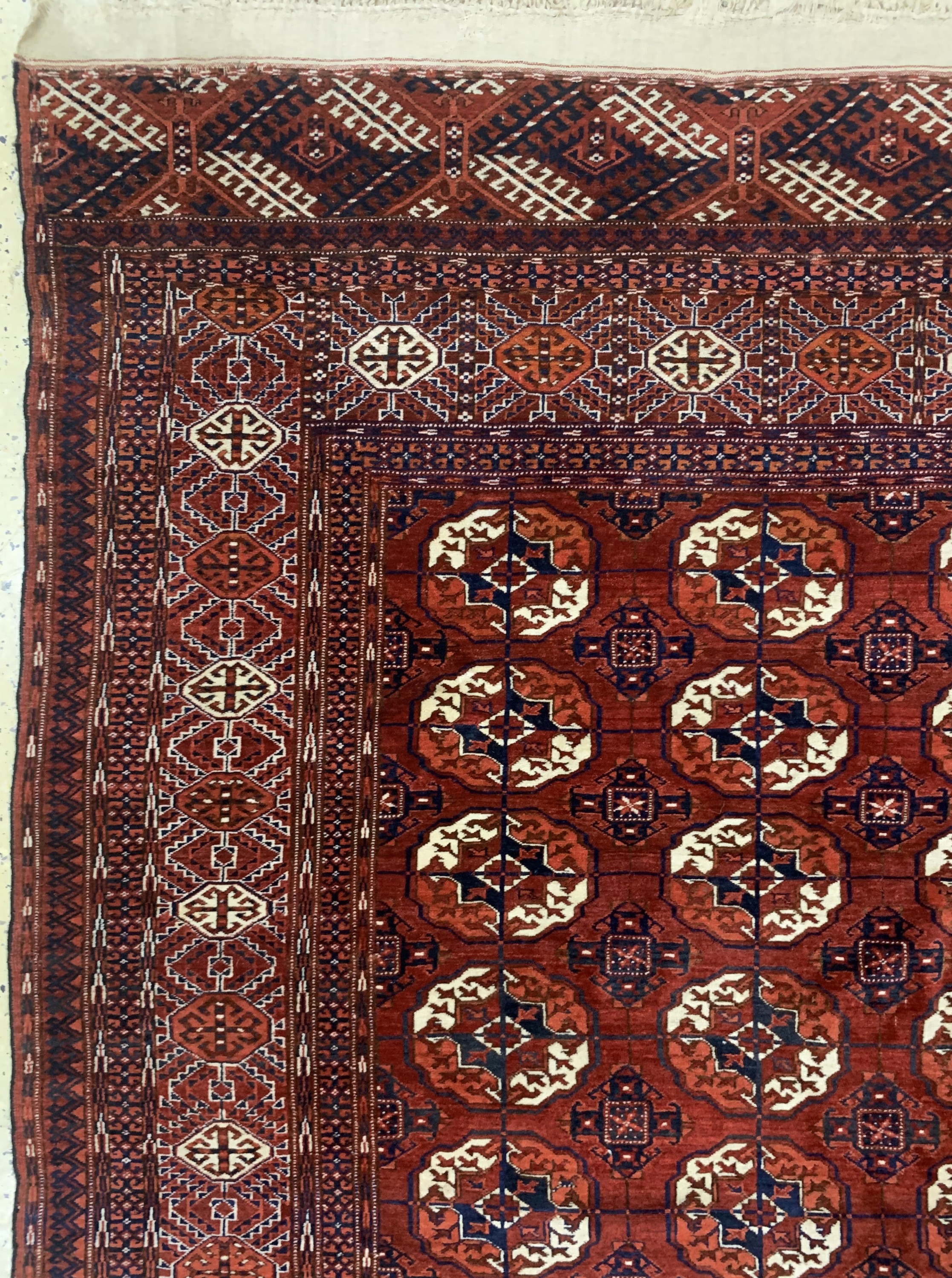 Detail d: Tekke Hauptteppich antik, Turkmenistan, um 1900, Wolle auf Wolle, ca. 294 x 240 cm, EHZ: 3