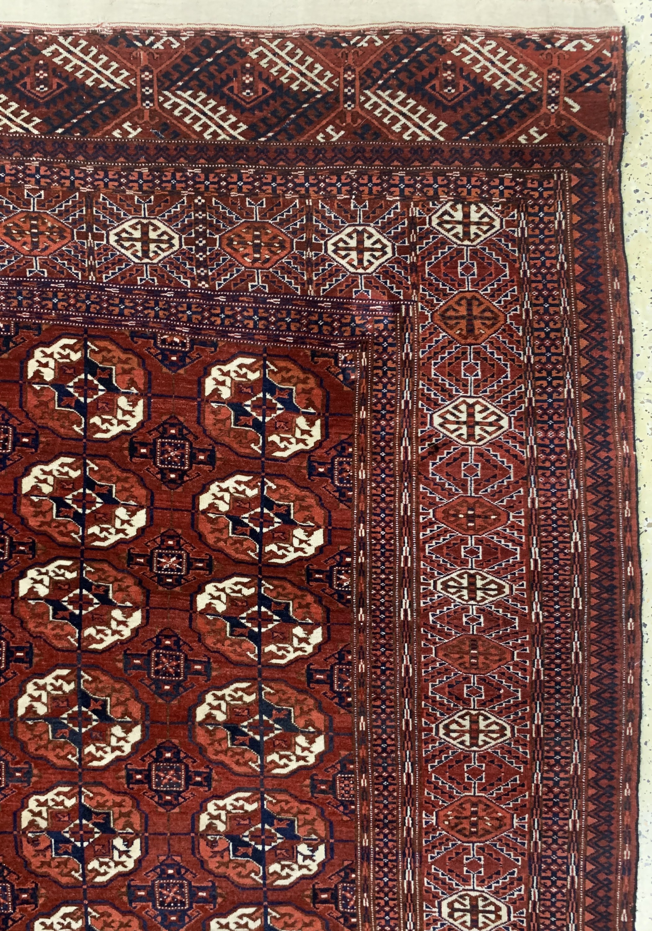 Detail e: Tekke Hauptteppich antik, Turkmenistan, um 1900, Wolle auf Wolle, ca. 294 x 240 cm, EHZ: 3