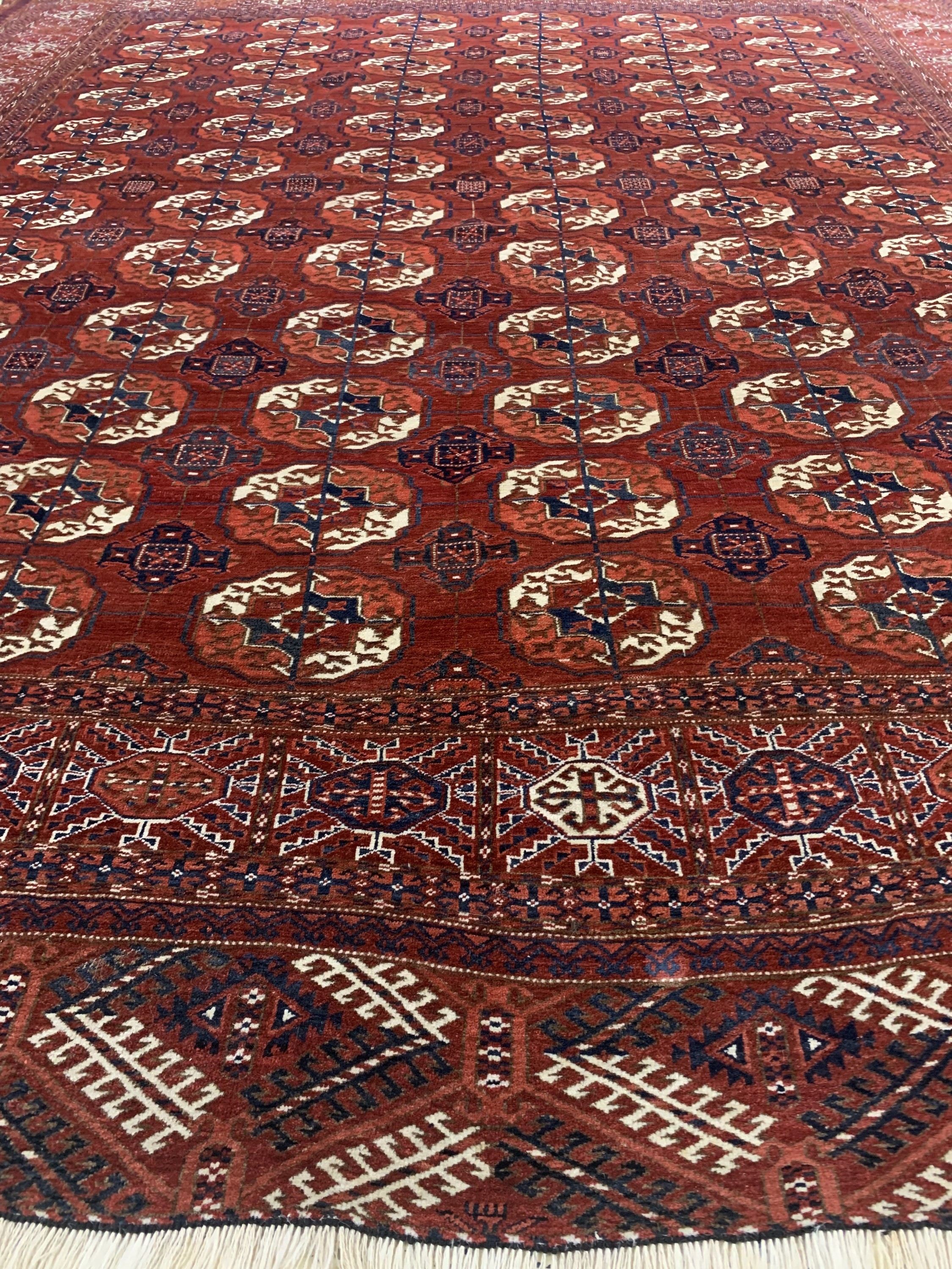Detail f: Tekke Hauptteppich antik, Turkmenistan, um 1900, Wolle auf Wolle, ca. 294 x 240 cm, EHZ: 3