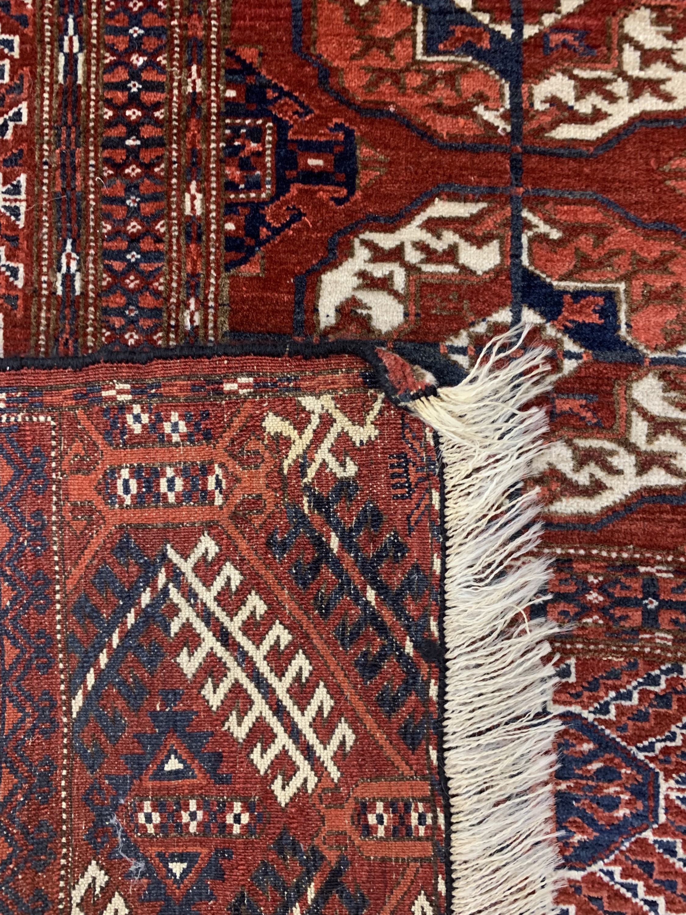 Detail g: Tekke Hauptteppich antik, Turkmenistan, um 1900, Wolle auf Wolle, ca. 294 x 240 cm, EHZ: 3