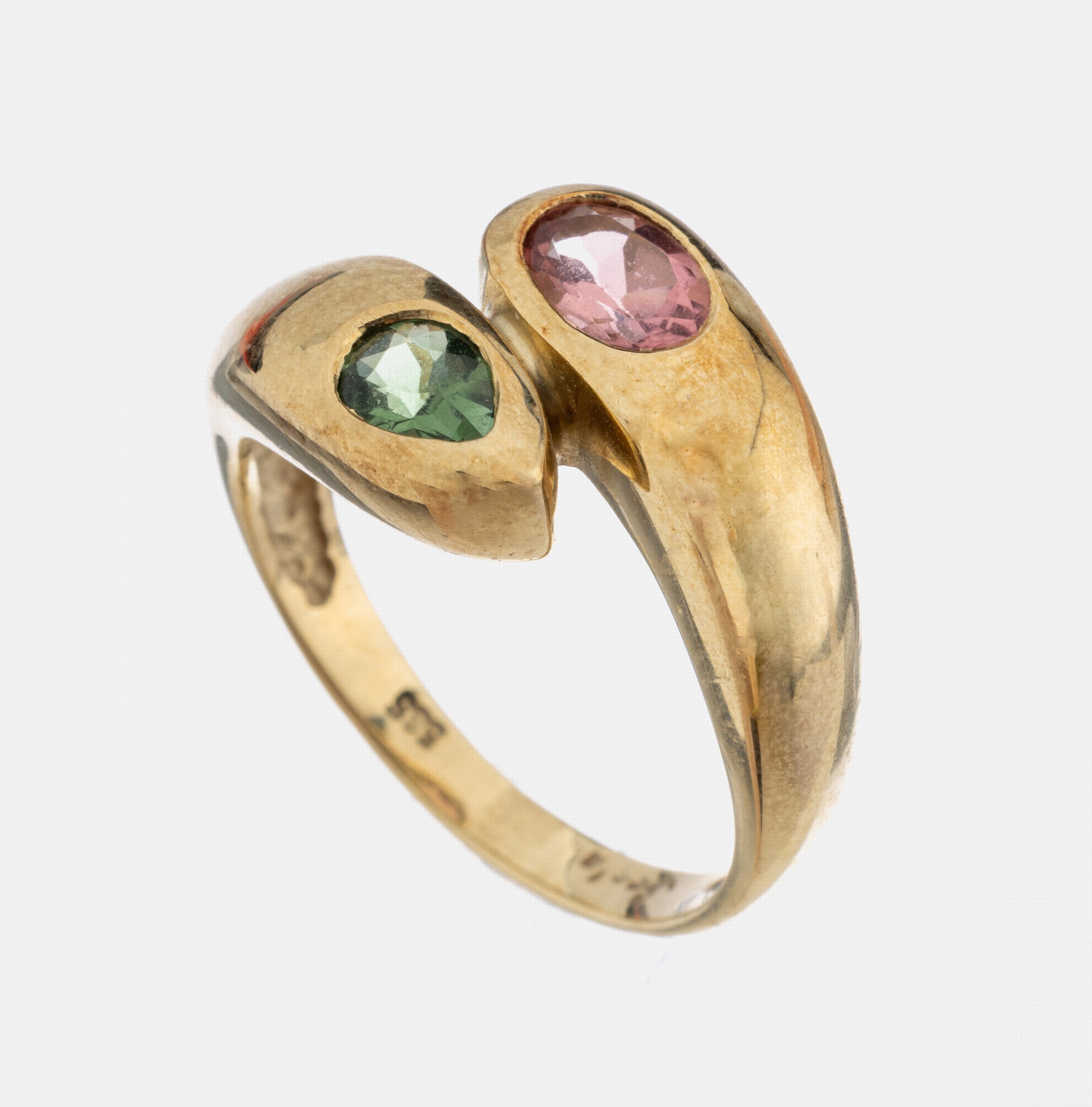 14 kt Gold Turmalin-Ring, GG 585/000, anged. Schlangenring, 1 facett. grüner Turmalintropfen, 1 ovalfacett. pinker Turmalin, RW 54, ca. 5.7 g