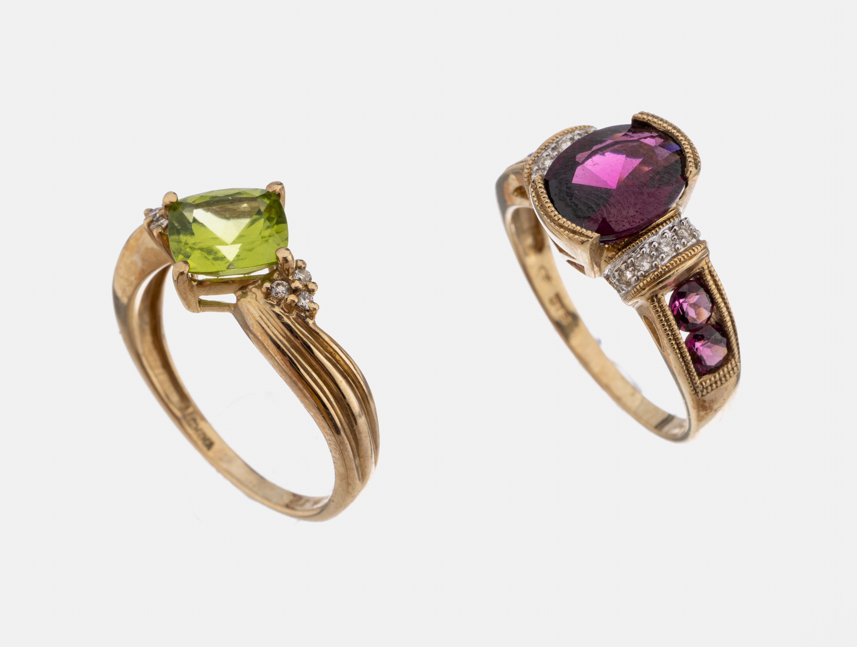 Konvolut 2 9 kt Gold Farbstein-Brillant-Ringe, GG 375/000, 1 x RW 53, 5 oval- und rundfacett. Amethyste, 10 kl. Brillanten, 1 x RW 53, facett. ...