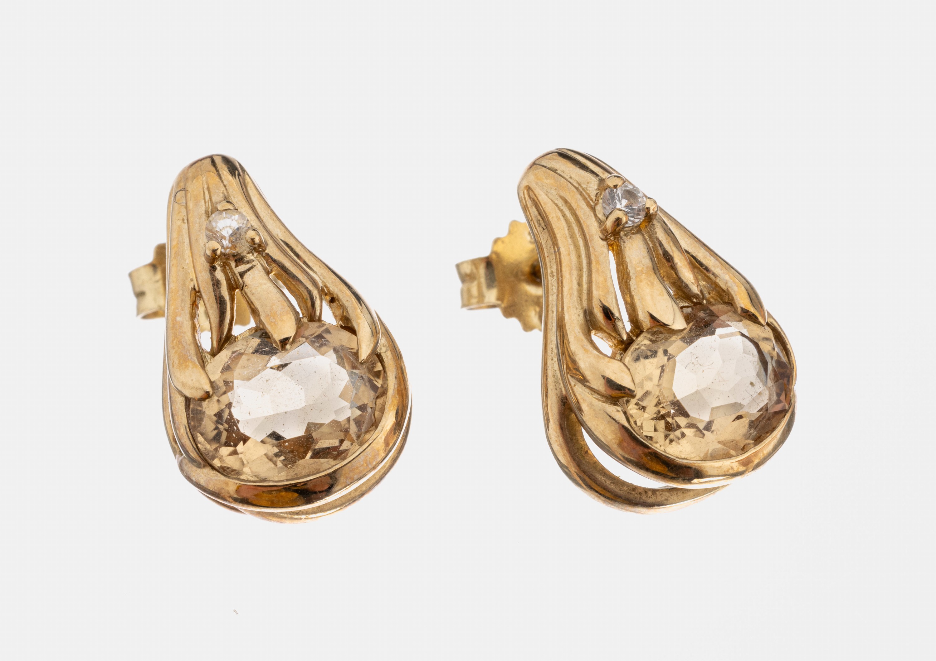 Paar 9 kt Gold Citrin-Brillant-Ohrstecker, GG 375/000, ovalfacett. Citrine, 2 kl. Brillanten, ca. 6.0 g, L. ca. 1.8 cm