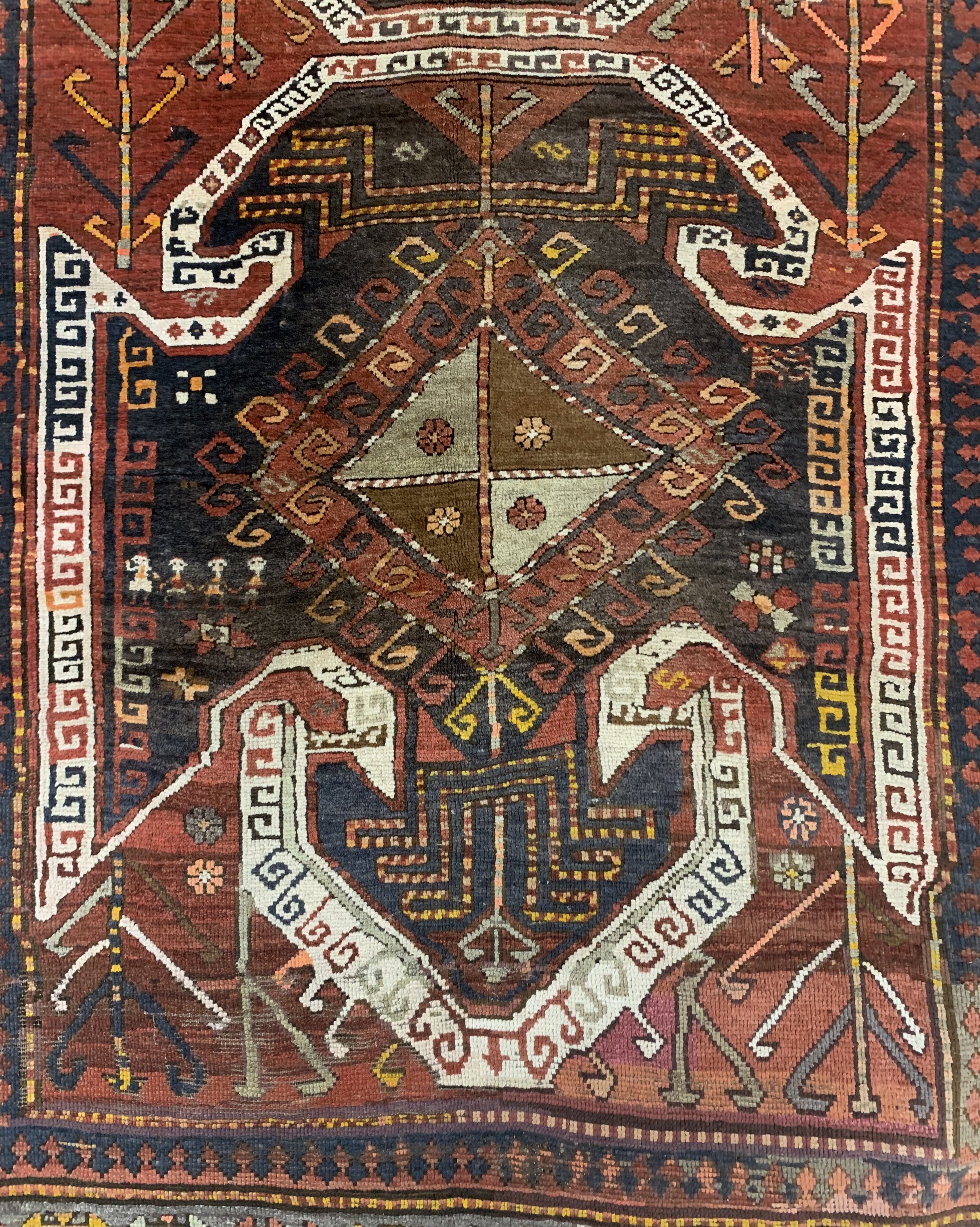 Detail b: Kazak antik, Kaukasus, datiert 1916 Jahre, Wolle auf Wolle, ca. 304 x 165 cm, EHZ:3-4, (alte Restaurierungen)