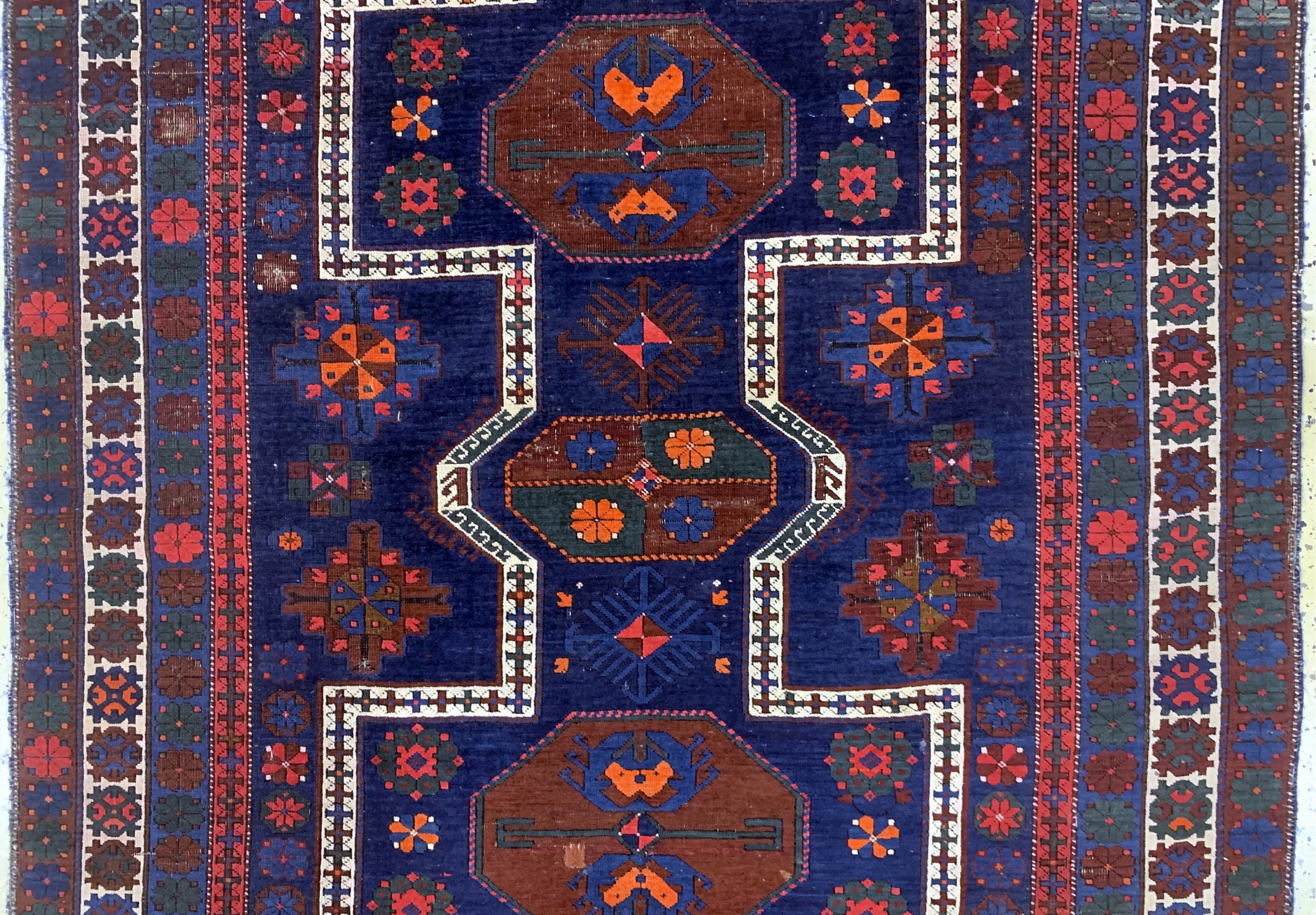 Detail b: Antiker Schirwan, Kaukasus, um 1900, Wolle auf Wolle, ca. 235 x 150 cm, EHZ: 3