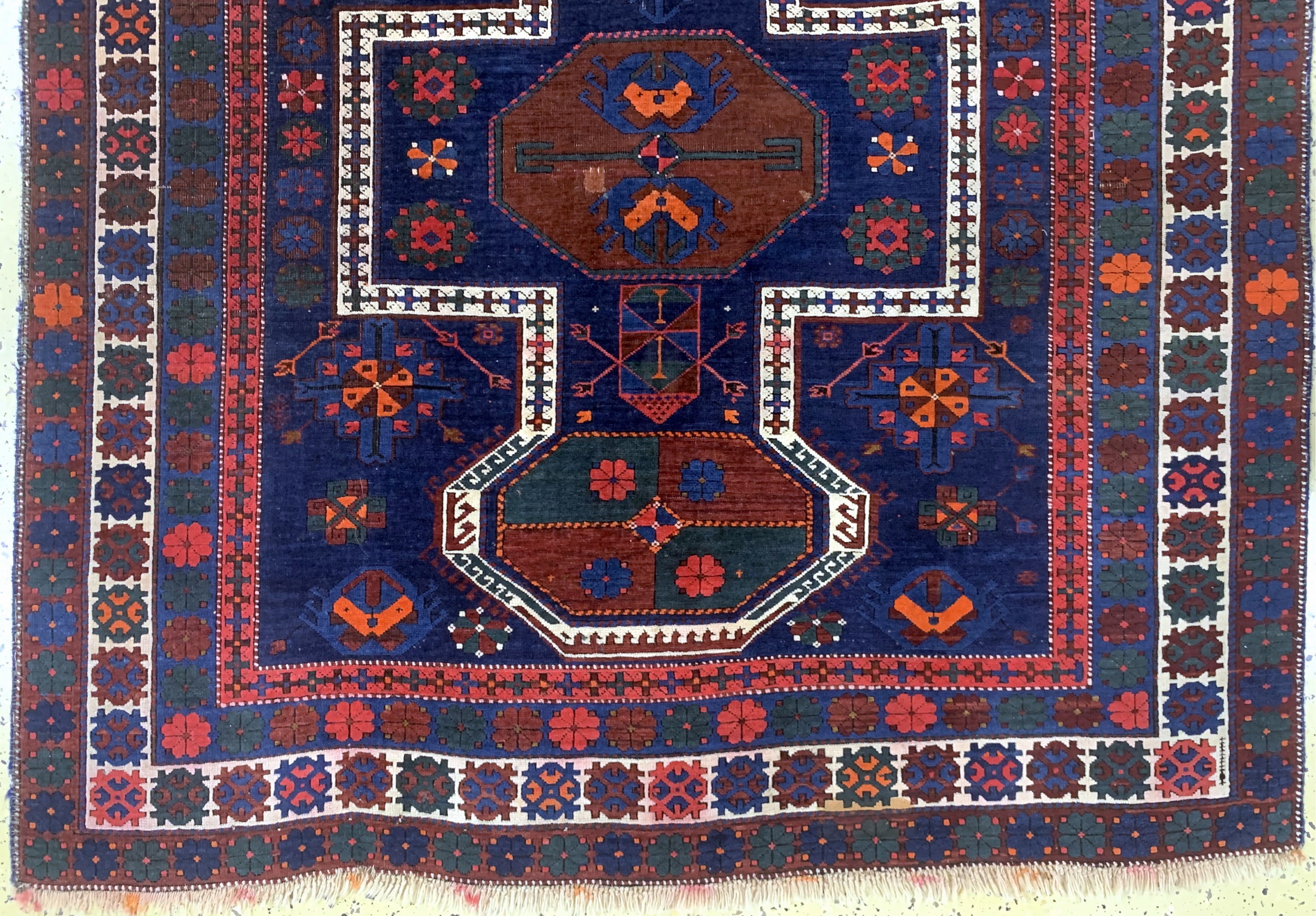 Detail c: Antiker Schirwan, Kaukasus, um 1900, Wolle auf Wolle, ca. 235 x 150 cm, EHZ: 3