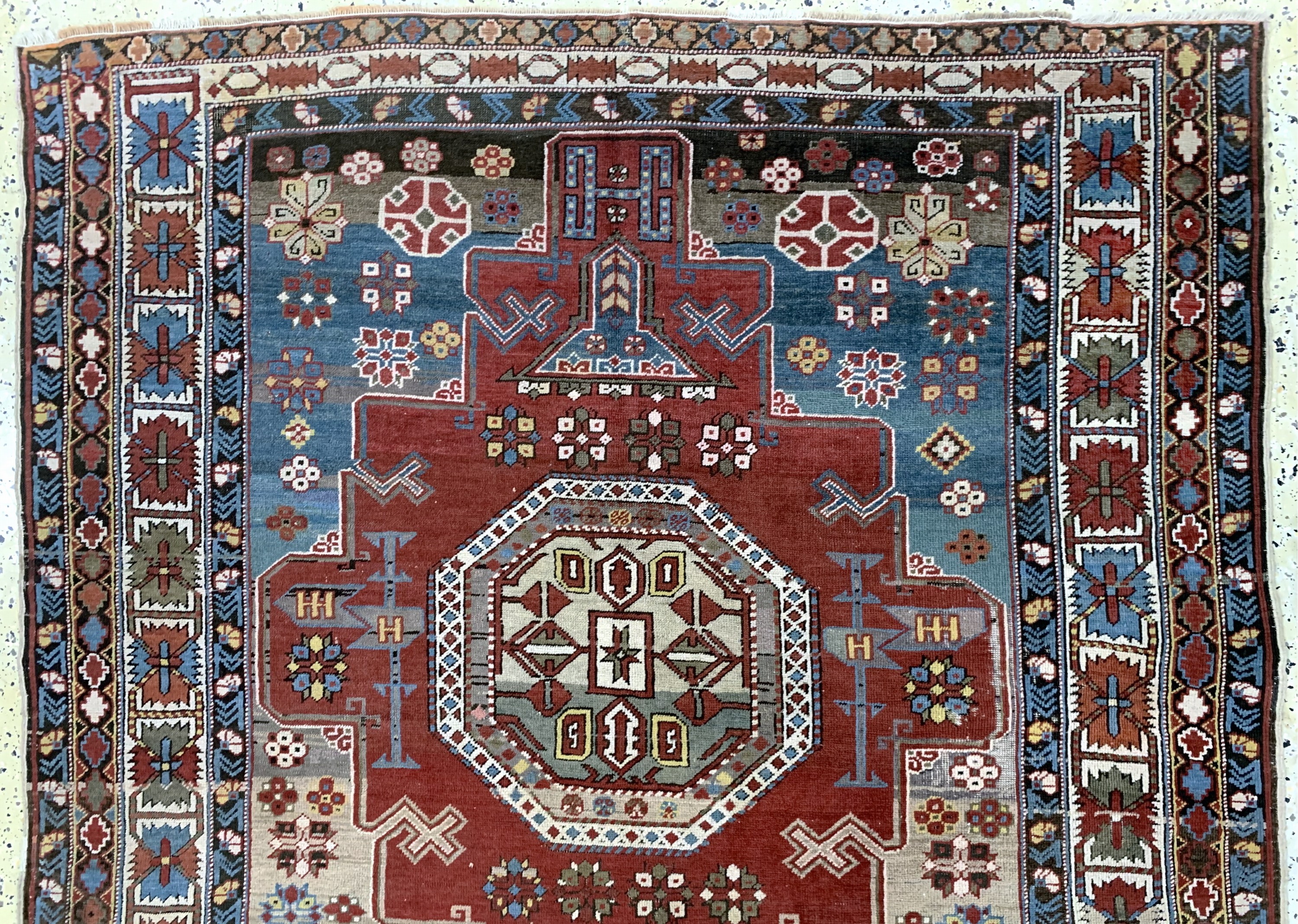 Detail a: Antiker Schirwan, Kaukasus, um 1900, Wolle auf Wolle, ca. 340 x 160 cm, EHZ: 3, (alte Restaurierungen)