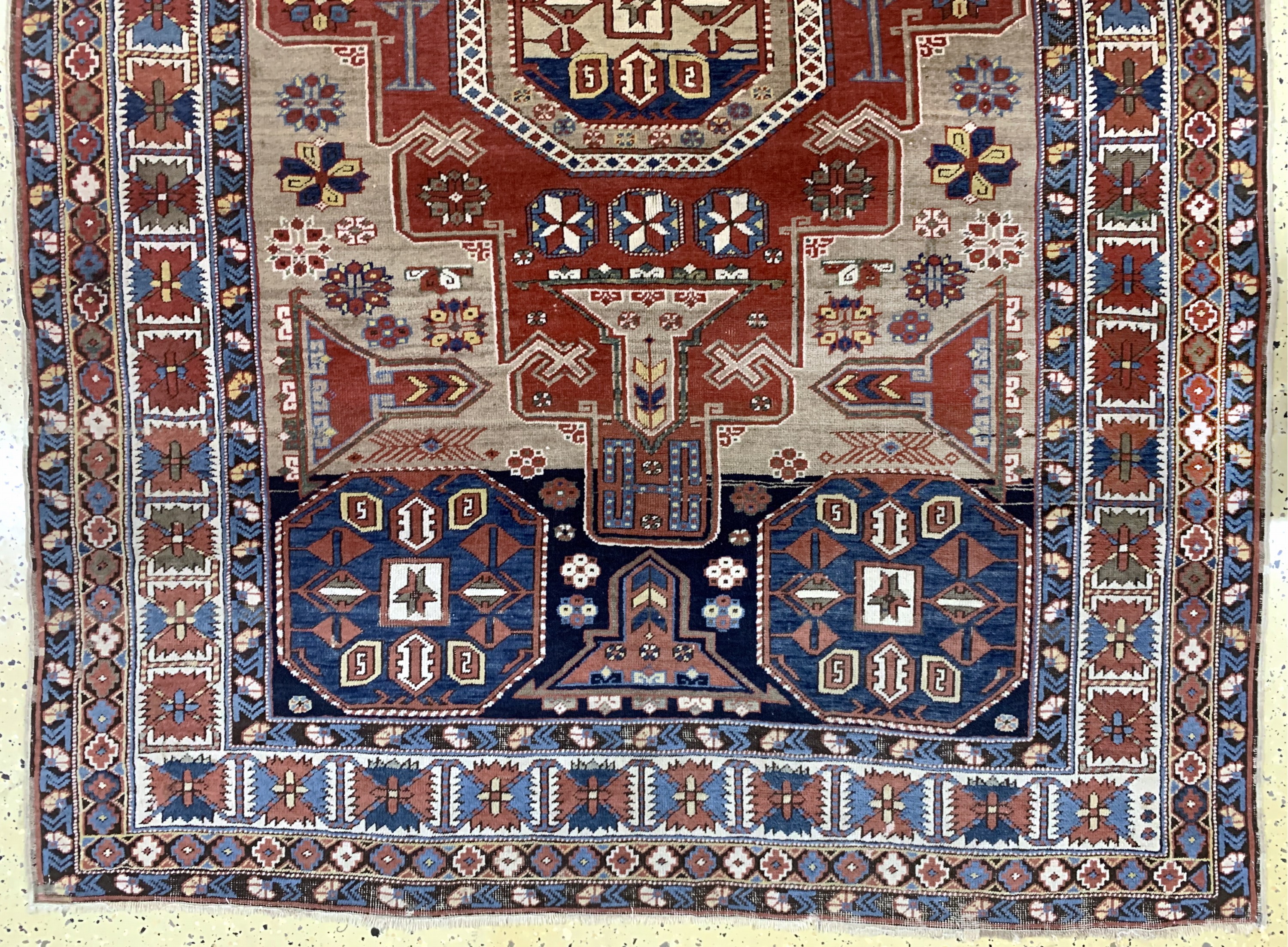 Detail c: Antiker Schirwan, Kaukasus, um 1900, Wolle auf Wolle, ca. 340 x 160 cm, EHZ: 3, (alte Restaurierungen)