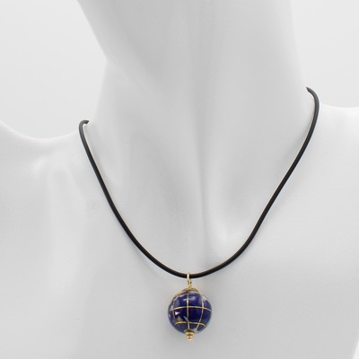 Image 26871038 - Anhänger Globus mit Lapislazuli an Kunststoff-kette, D. ca. 15-16 mm, L. ca. 43 cm