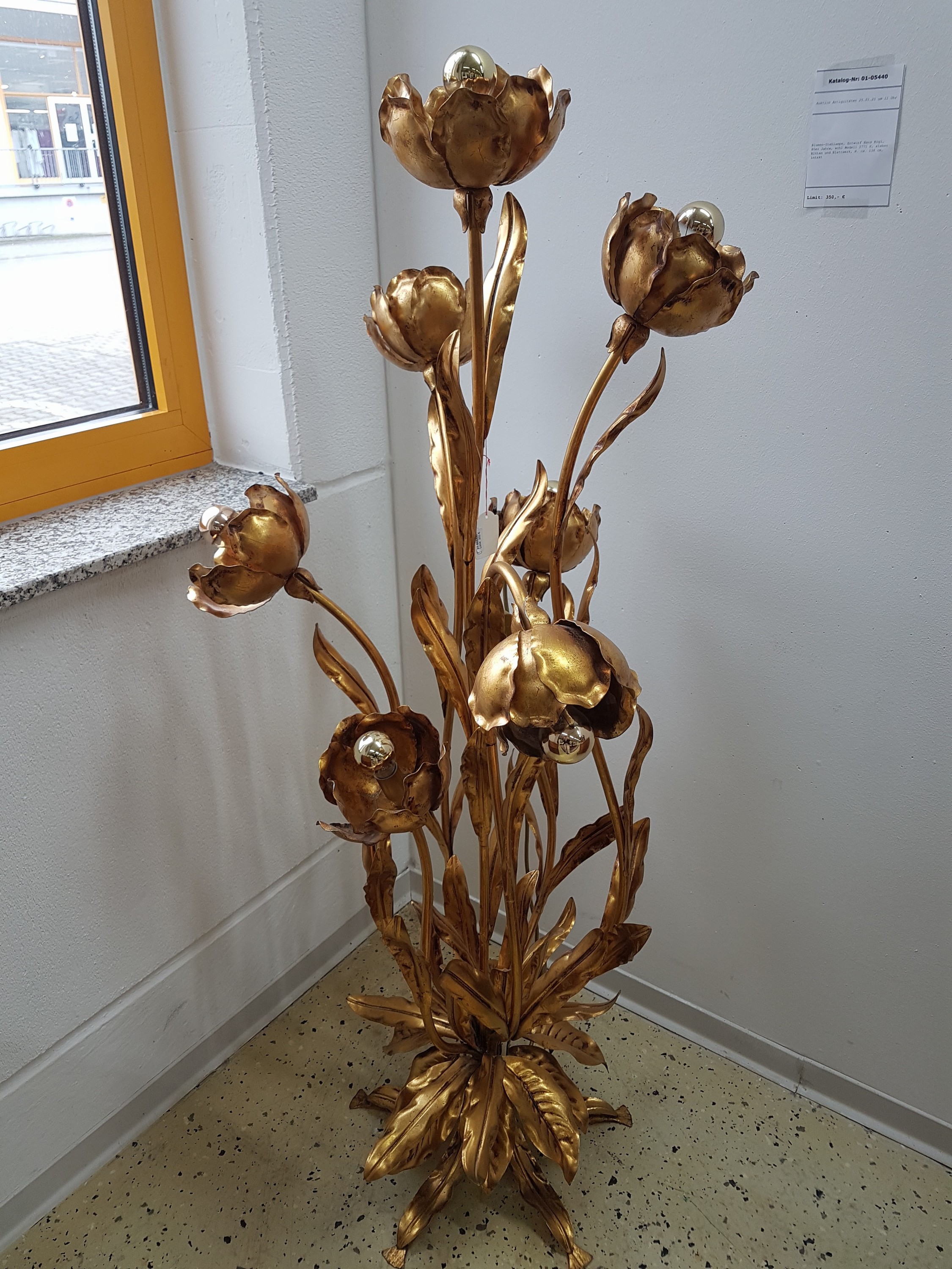 Detail a: Blumen-Stehlampe, Entwurf Hans Kögl, 80er Jahre, wohl Modell 1771 H, sieben Blüten und Blattwerk, H. ca. 138 cm, intakt