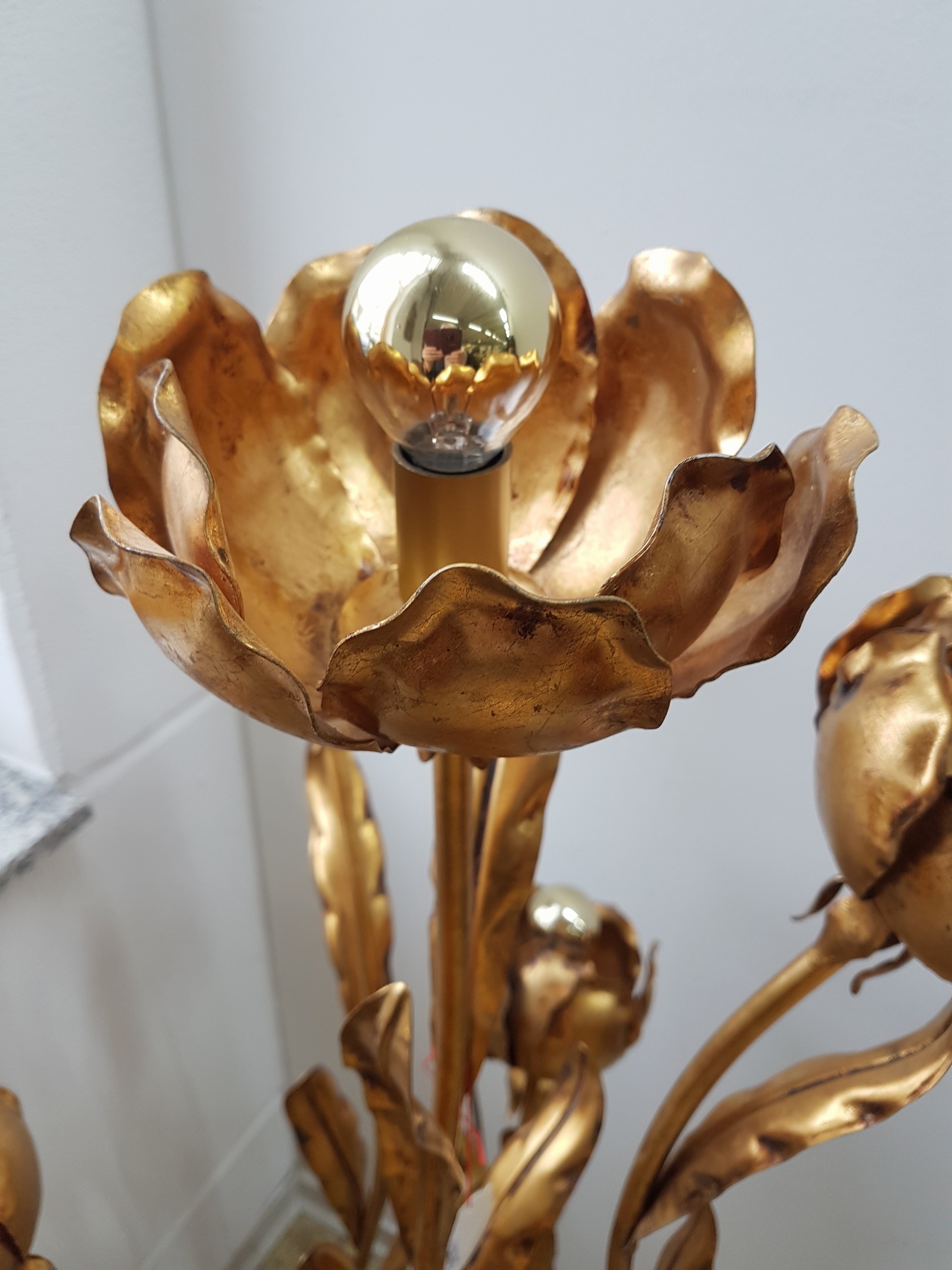 Detail b: Blumen-Stehlampe, Entwurf Hans Kögl, 80er Jahre, wohl Modell 1771 H, sieben Blüten und Blattwerk, H. ca. 138 cm, intakt