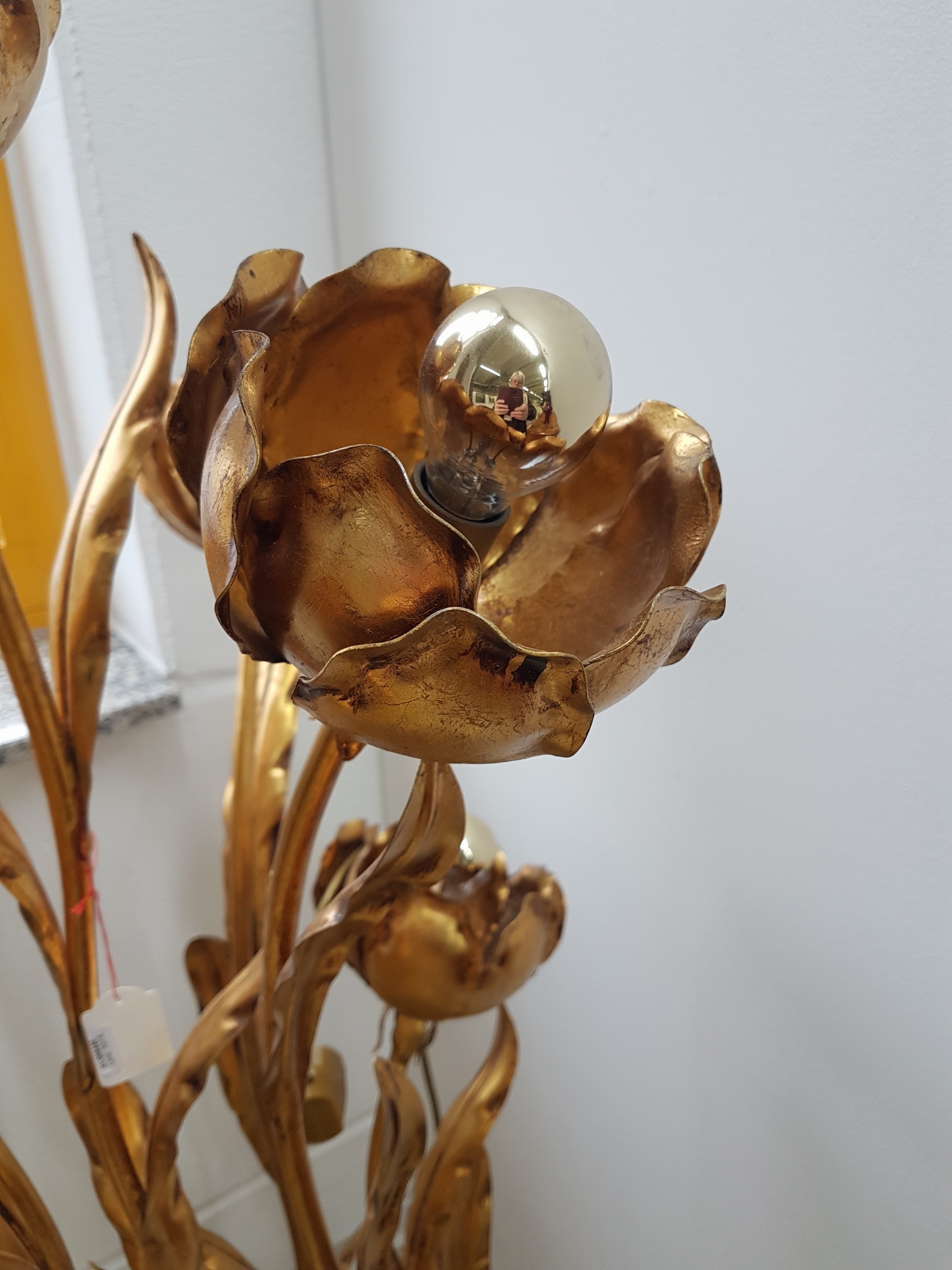 Detail c: Blumen-Stehlampe, Entwurf Hans Kögl, 80er Jahre, wohl Modell 1771 H, sieben Blüten und Blattwerk, H. ca. 138 cm, intakt