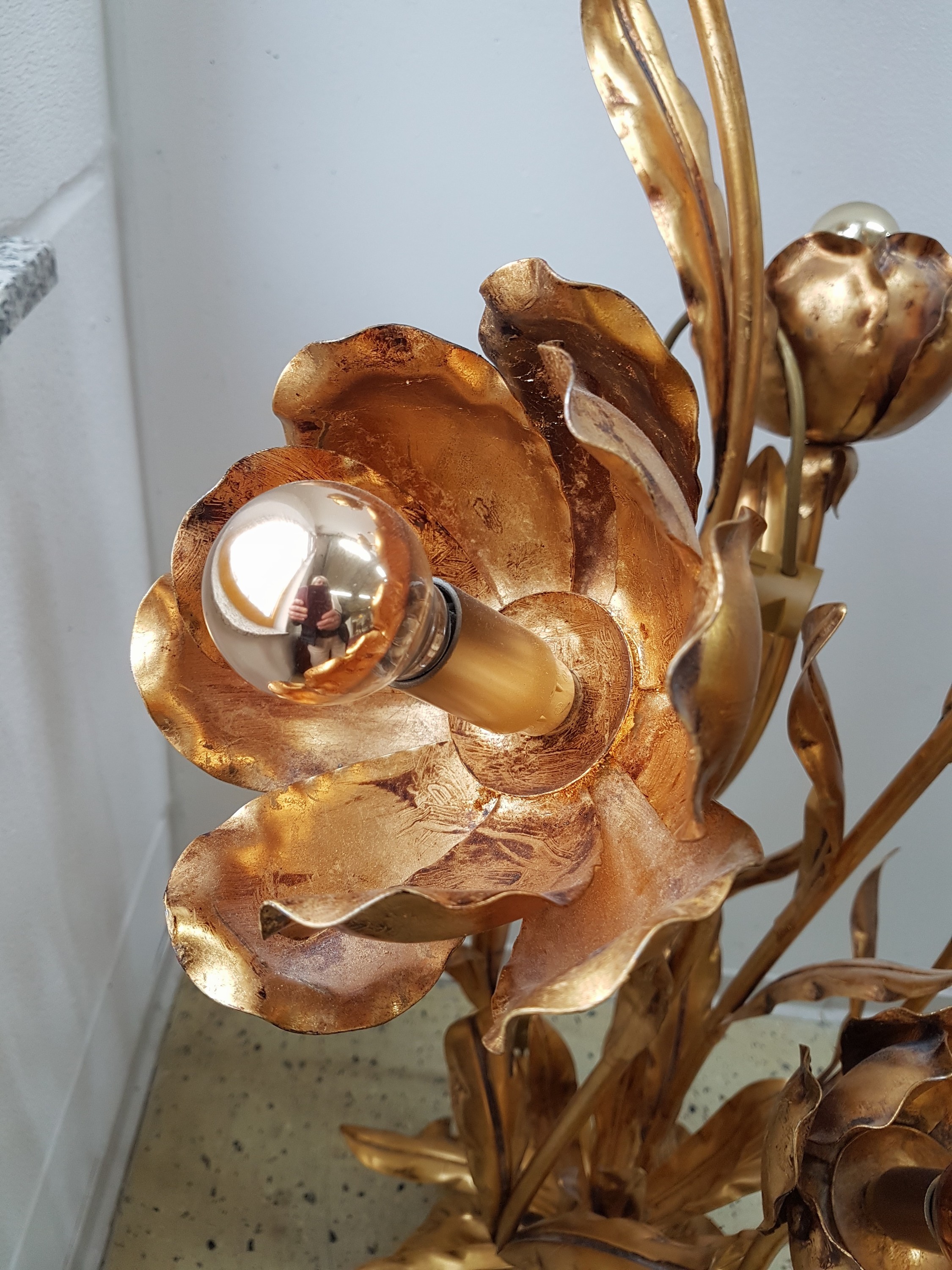 Detail f: Blumen-Stehlampe, Entwurf Hans Kögl, 80er Jahre, wohl Modell 1771 H, sieben Blüten und Blattwerk, H. ca. 138 cm, intakt