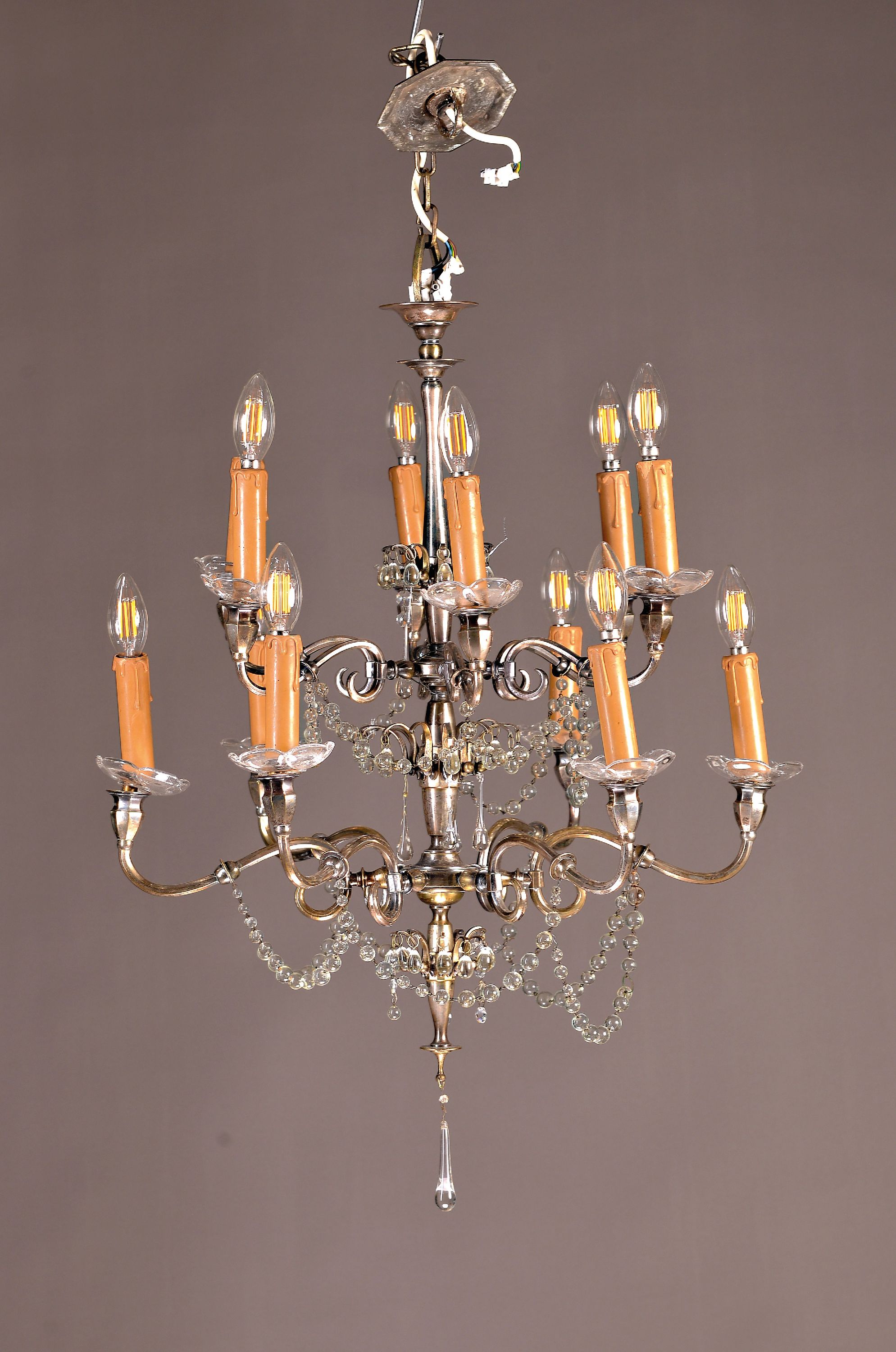 Image 26871105 - Deckenlampe, um 1920, Messing versilbert, zwölf Brennstellen, prächtige Ausführung, ...