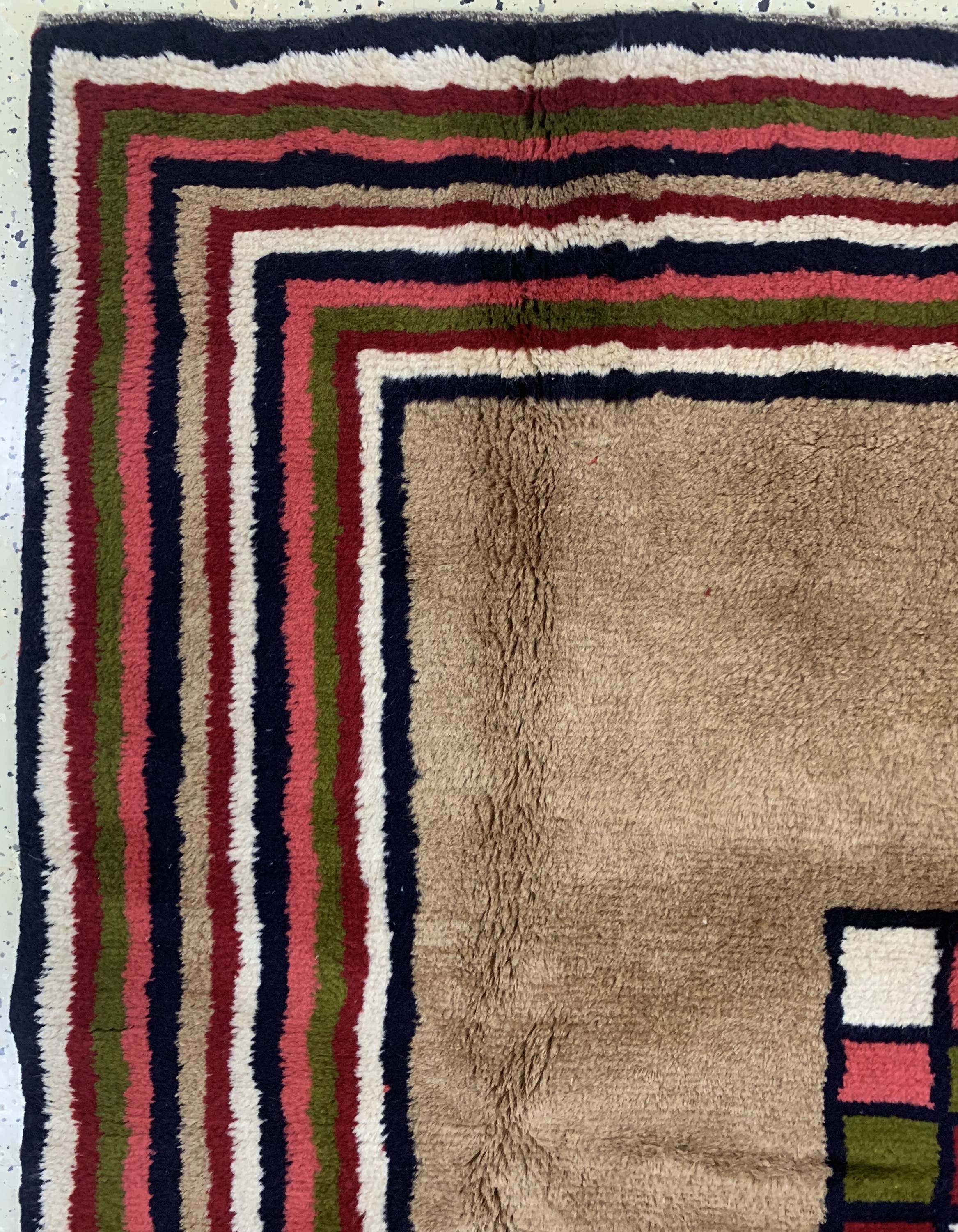 Detail c: Gabbeh alt, Persien, Ende 20.Jhd, Wolle aufWolle, ca. 200 x 200 cm, EHZ: 1-2(nahezu Neuwertig).