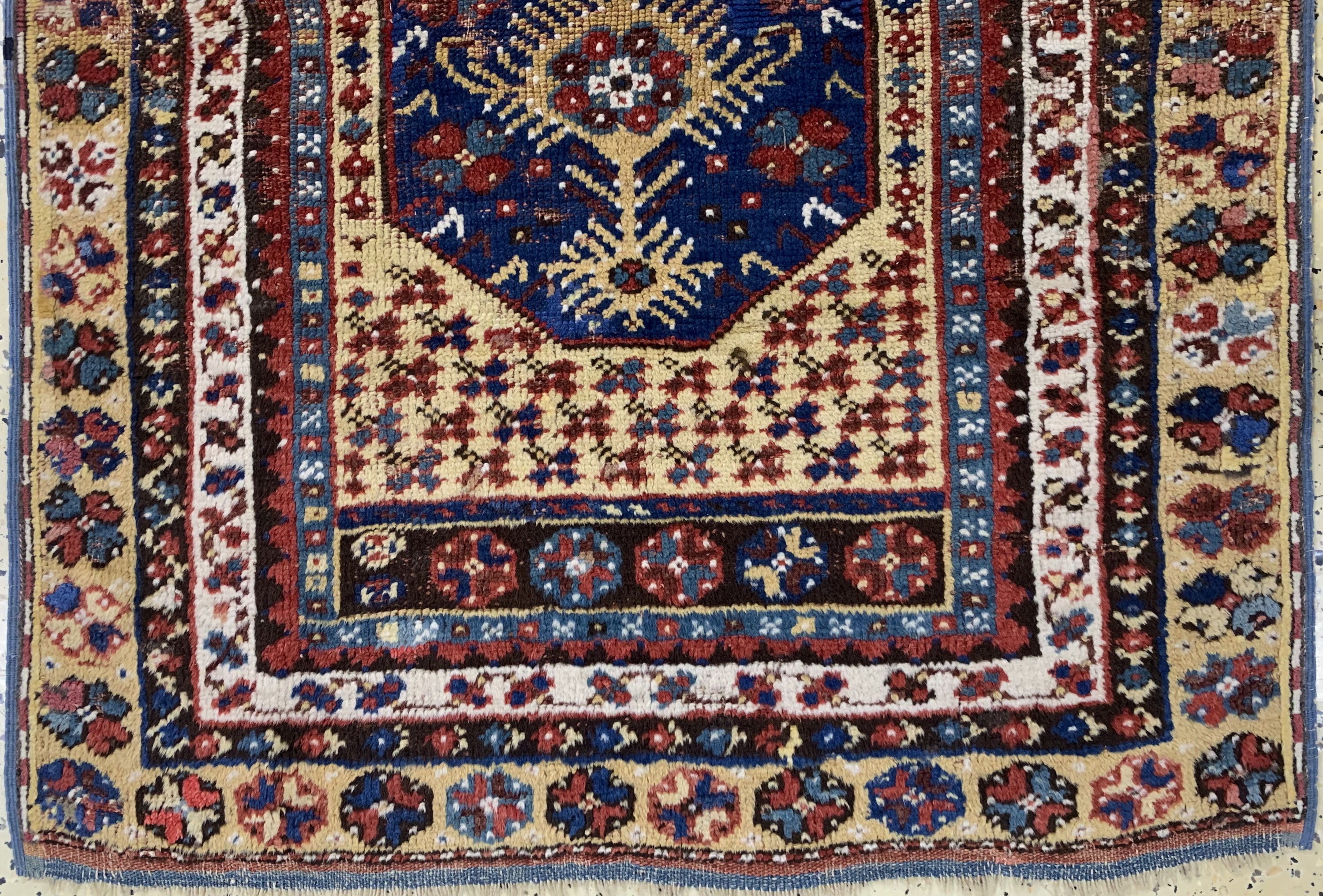 Detail b: Antiker Megri, Türkei, 19.Jhd, Wolle auf Wolle, ca. 130 x 95 cm, EHZ: 3(alte restaurierungen).