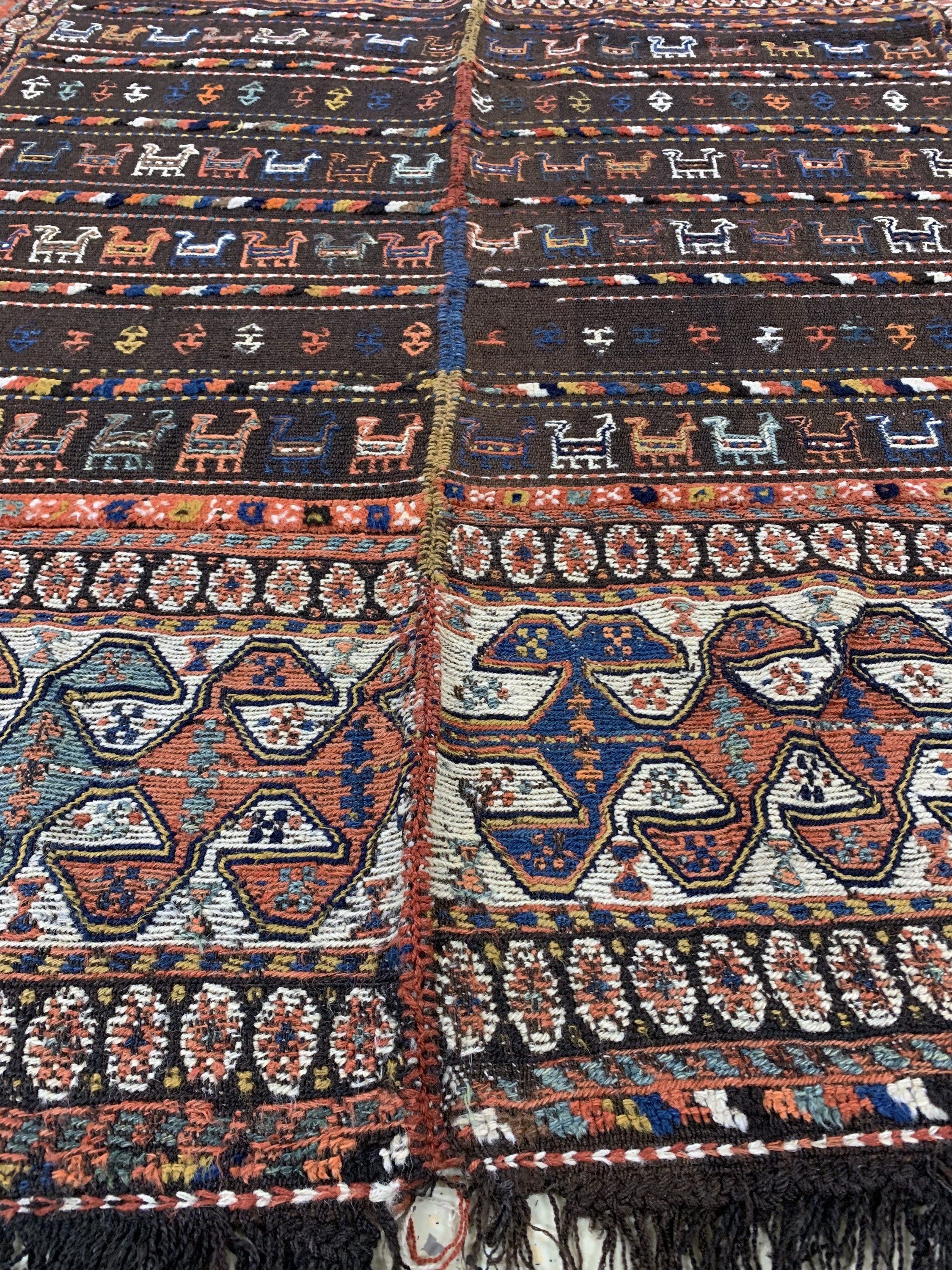 Detail c: Antiker Shahsawan Decke, Persien, um 1900, Wolle auf Wolle, ca. 135 x 130 cm, EHZ: 2(2 Bahnig).
