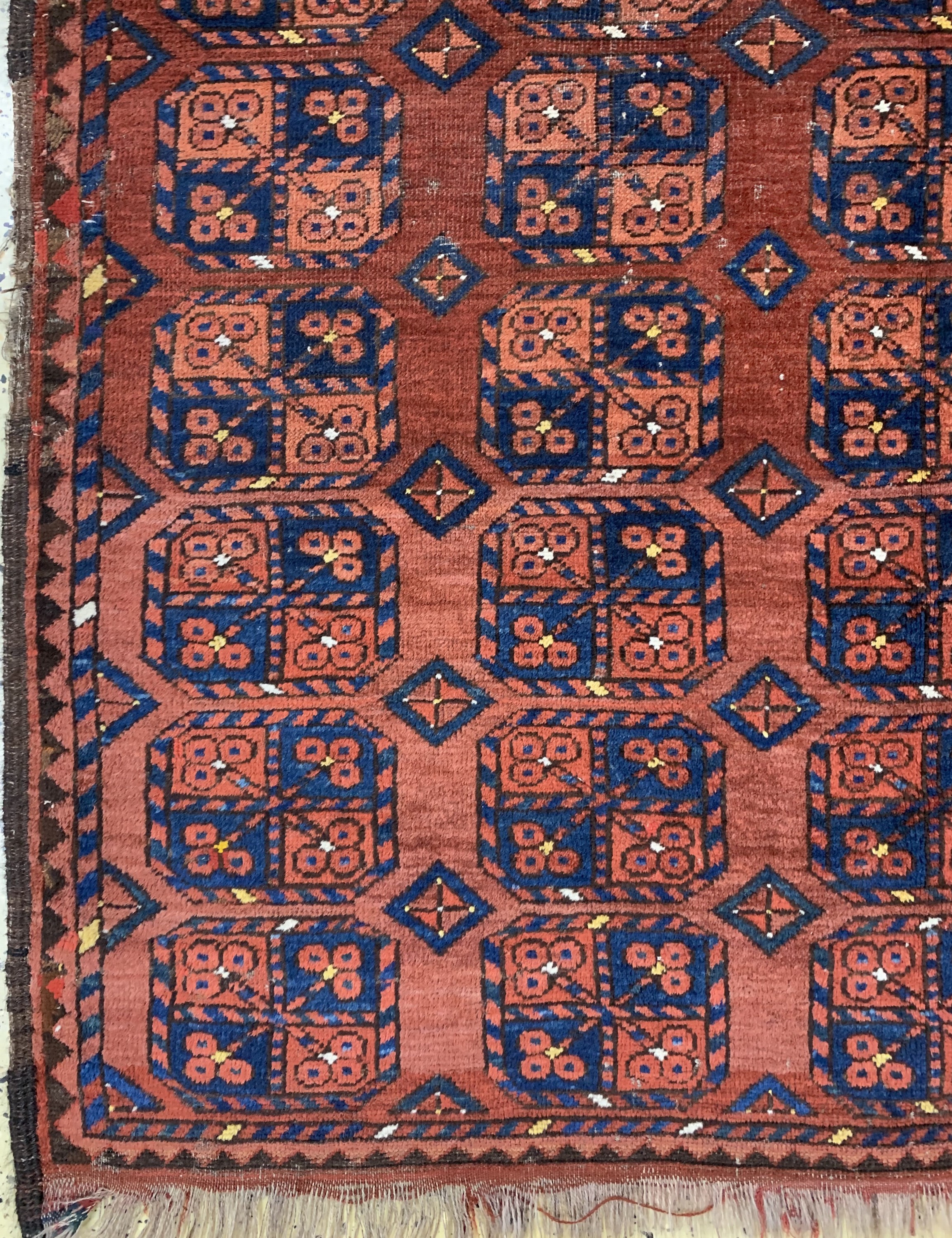 Detail b: Antiker Ersari, Turkmenistan, 19.Jhd, Wolleauf Wolle, ca. 200 x 155 cm, EHZ: 3, (kleine Restaurierungen)
