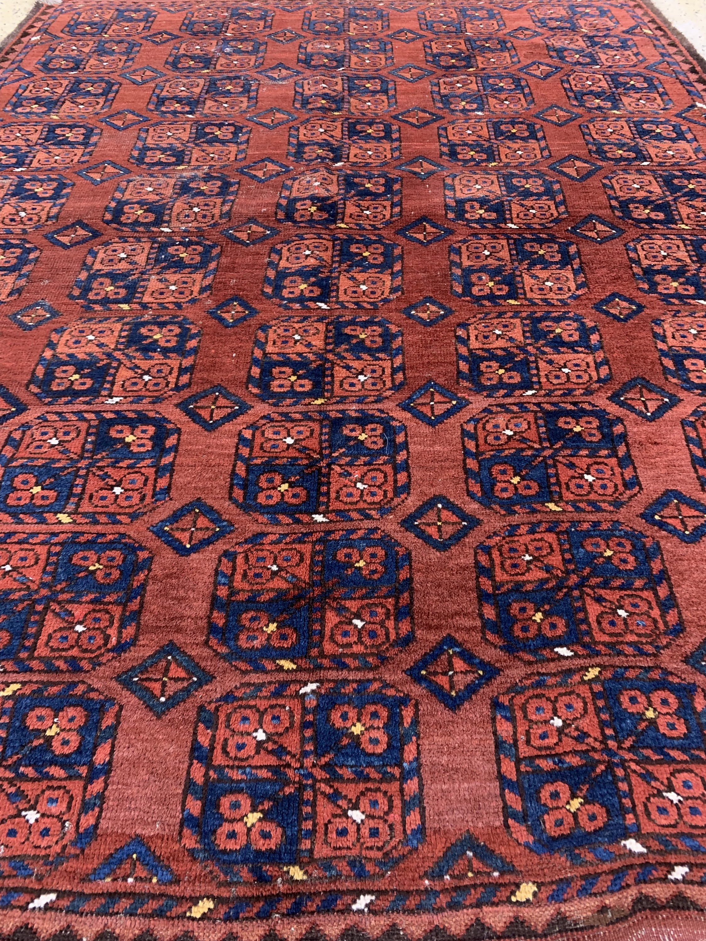 Detail d: Antiker Ersari, Turkmenistan, 19.Jhd, Wolleauf Wolle, ca. 200 x 155 cm, EHZ: 3, (kleine Restaurierungen)