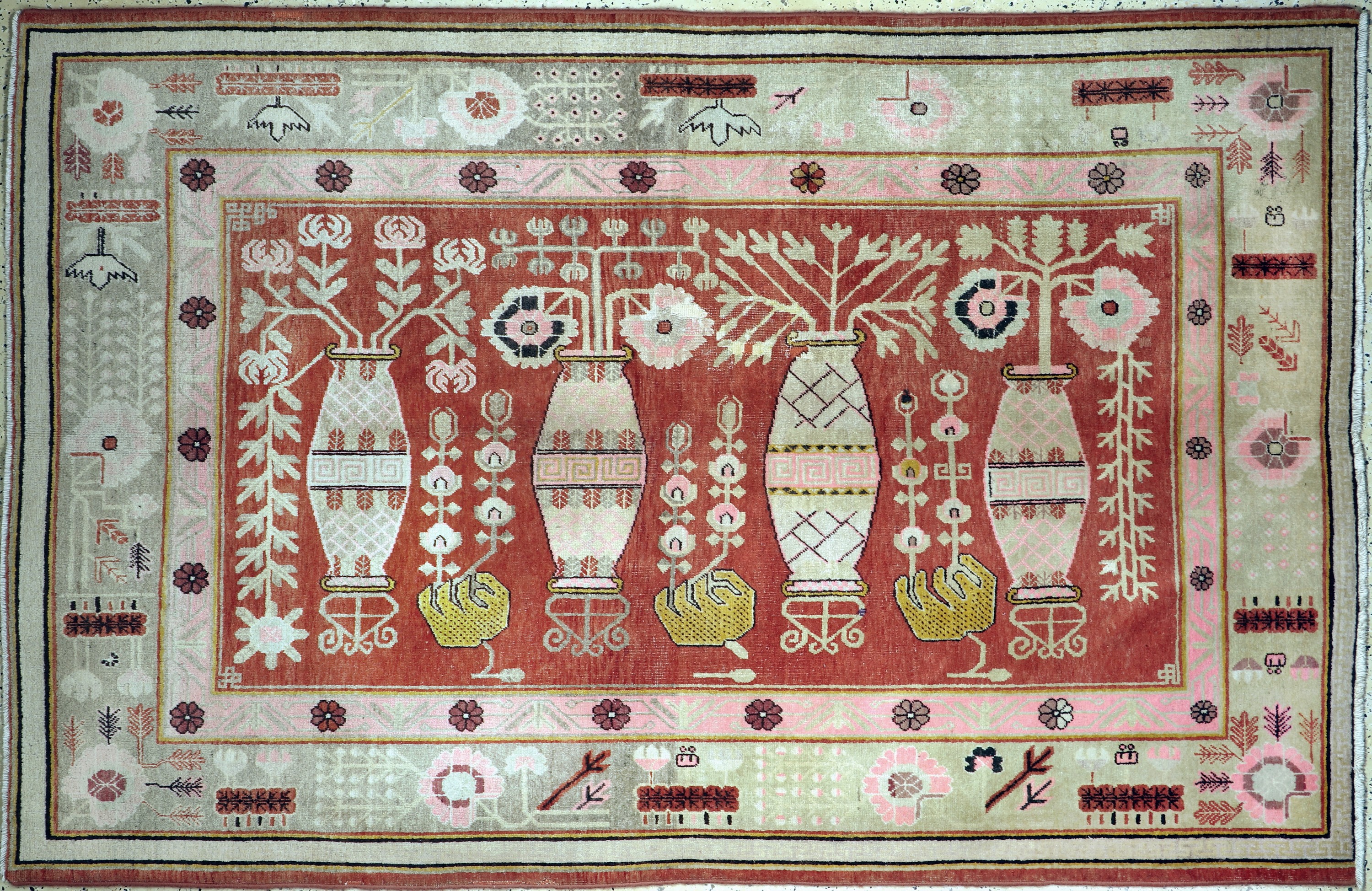 Khotan alt, Turkestan, Anfang 20.Jhd, Wolleauf Baumwolle, ca. 268 x 177 cm, EHZ: 2-3 (kleine Restaurierungen).