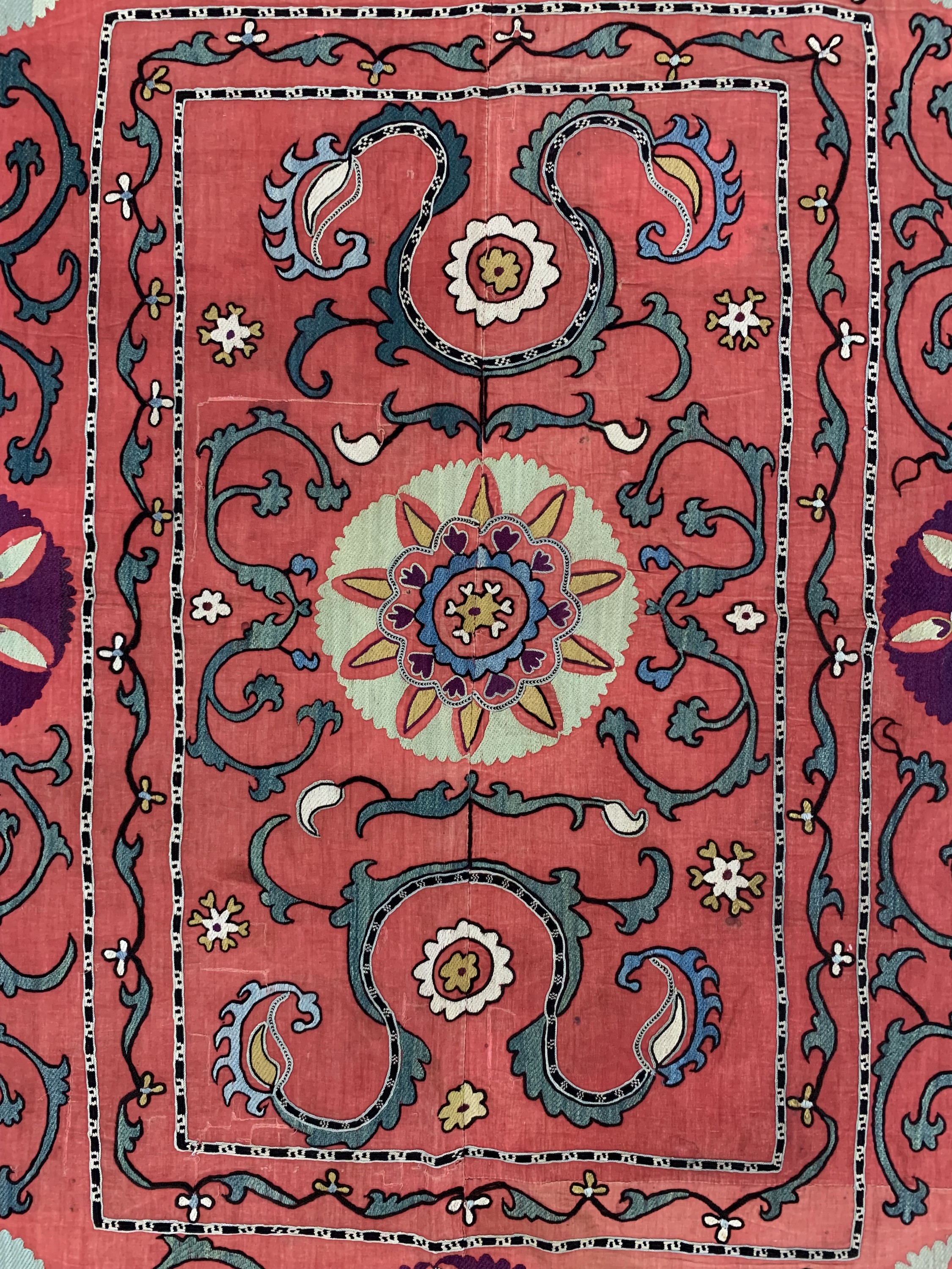 Detail c: Antike Susani, Uzbekistan, um 1900, Seidestickerei, ca. 152 x 120 cm, EHZ: 3