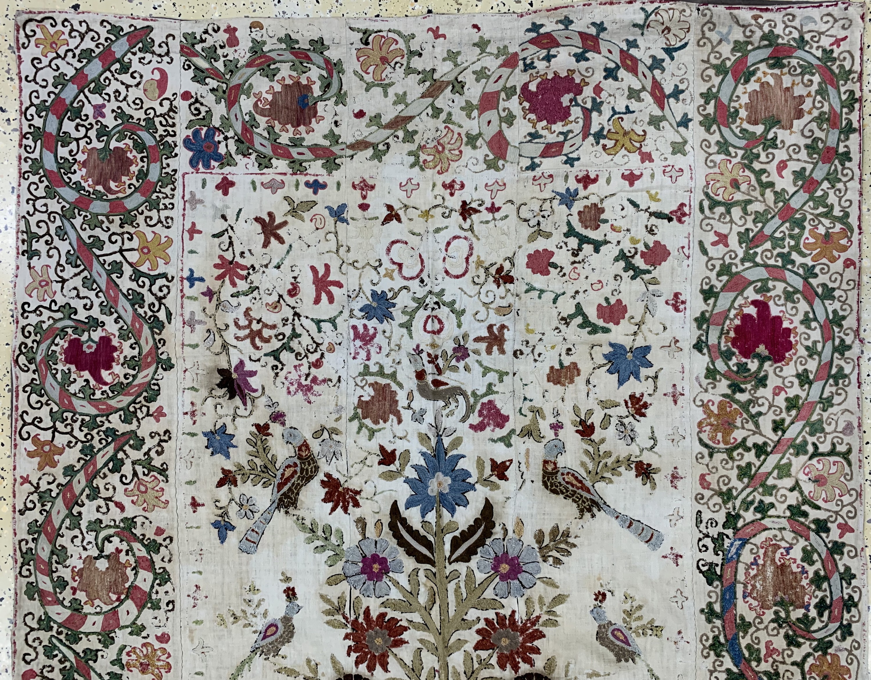 Detail a: "Buchara"Susani antik, Uzbekistan, 19.Jhd, Seidenstickerei, ca. 224 x 137 cm, EHZ: 3